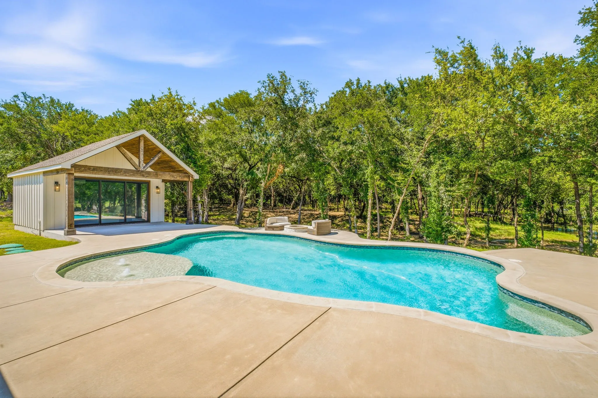 Single Family Residence For Sale in Parker County , 8681 Sari Strong Drive, Weatherford, Texas 76087, 5 Bedroom, 3 Bathroom, 3 Garage spaces, 2,723 Sqft, built in 2022, mls#21292886, Real Estate Agent in Weatherford, Homes For Sale in Parker county, Homes For Sale in Weatherford, Realtor in Weatherford Texas, Real Estate Brokerage Independent Realty Texas, Luminita Cordes Realtor