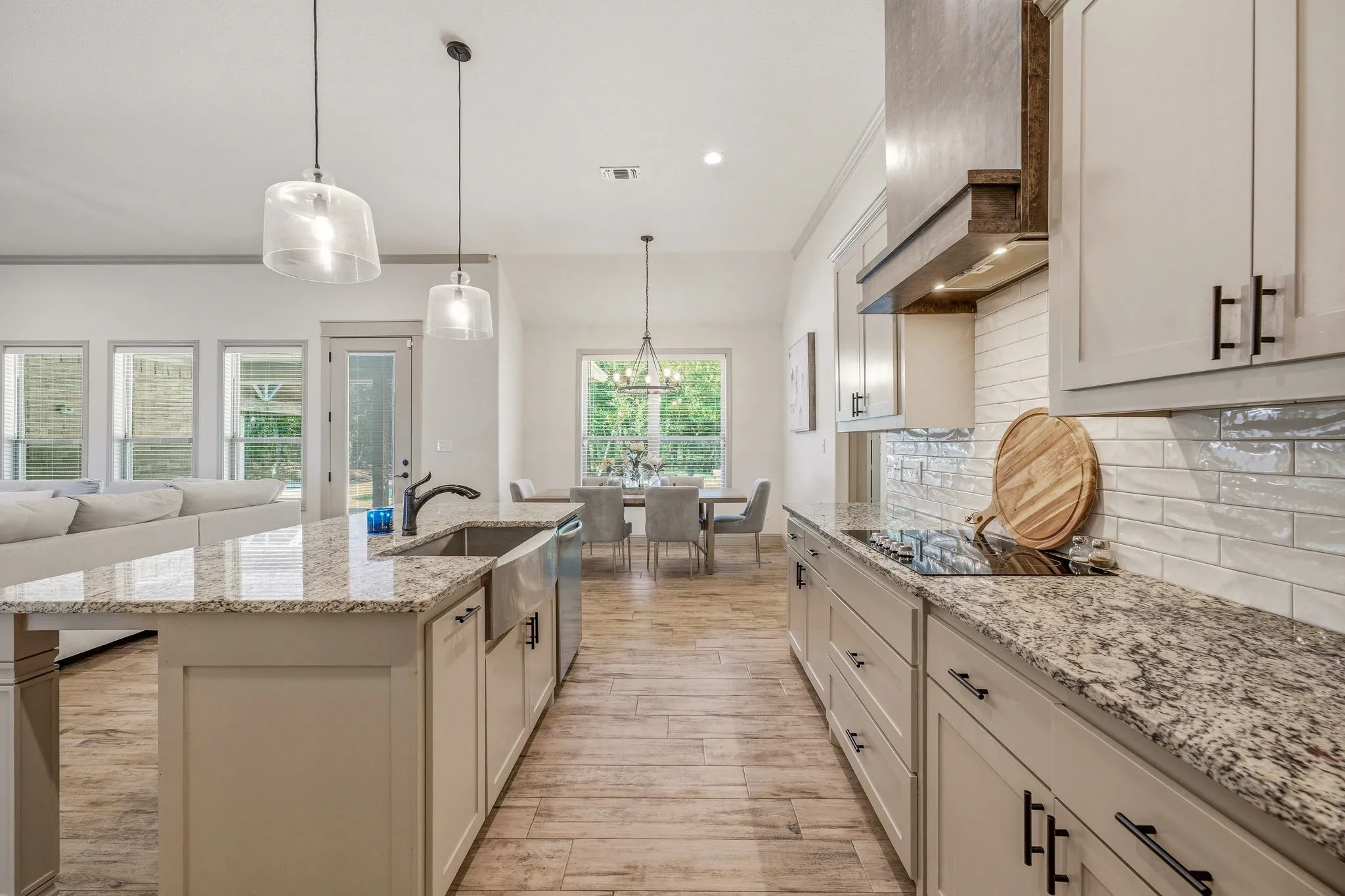 Single Family Residence For Sale in Parker County , 8681 Sari Strong Drive, Weatherford, Texas 76087, 5 Bedroom, 3 Bathroom, 3 Garage spaces, 2,723 Sqft, built in 2022, mls#21292886, Real Estate Agent in Weatherford, Homes For Sale in Parker county, Homes For Sale in Weatherford, Realtor in Weatherford Texas, Real Estate Brokerage Independent Realty Texas, Luminita Cordes Realtor