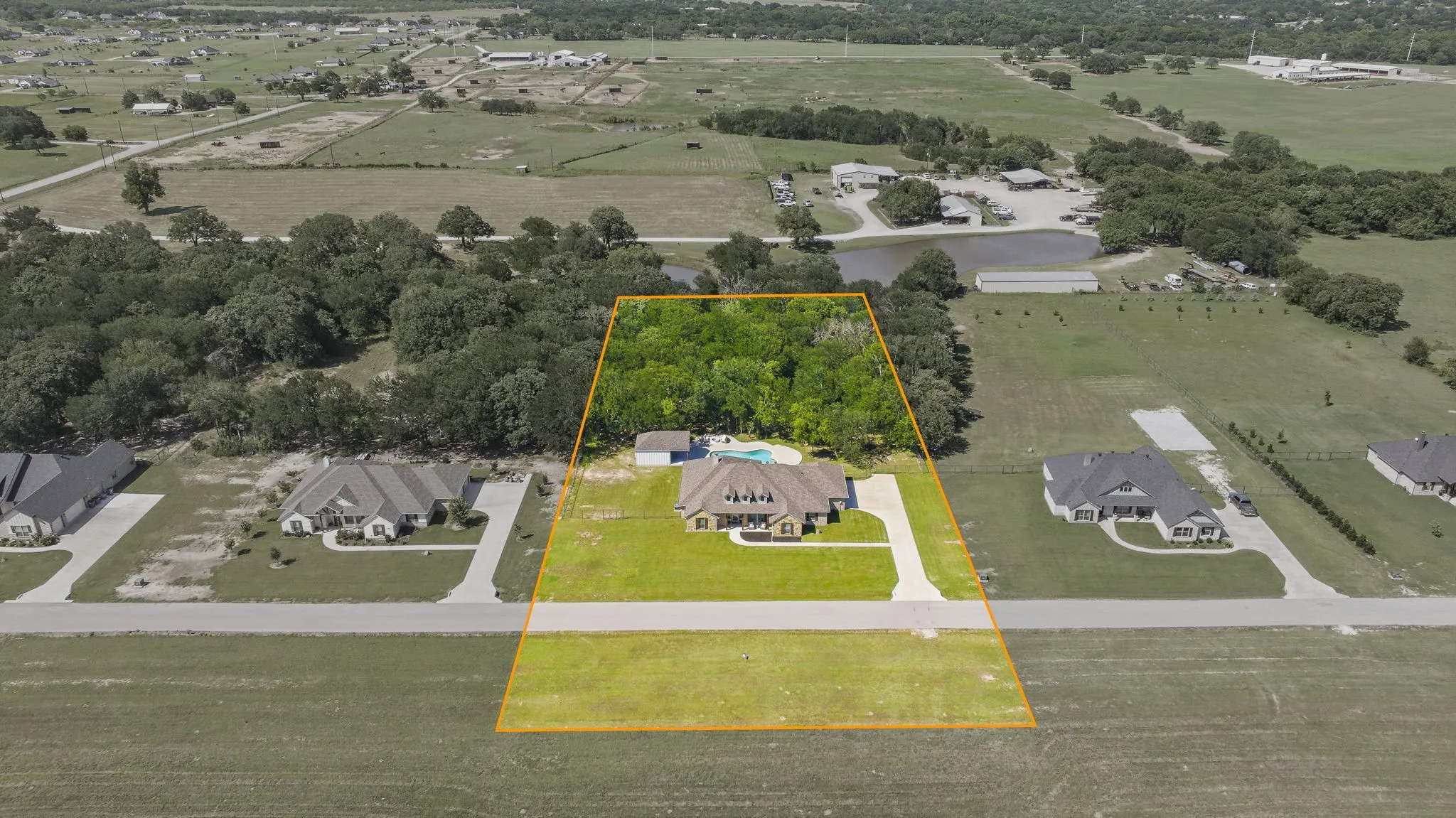 Single Family Residence For Sale in Parker County , 8681 Sari Strong Drive, Weatherford, Texas 76087, 5 Bedroom, 3 Bathroom, 3 Garage spaces, 2,723 Sqft, built in 2022, mls#21292886, Real Estate Agent in Weatherford, Homes For Sale in Parker county, Homes For Sale in Weatherford, Realtor in Weatherford Texas, Real Estate Brokerage Independent Realty Texas, Luminita Cordes Realtor