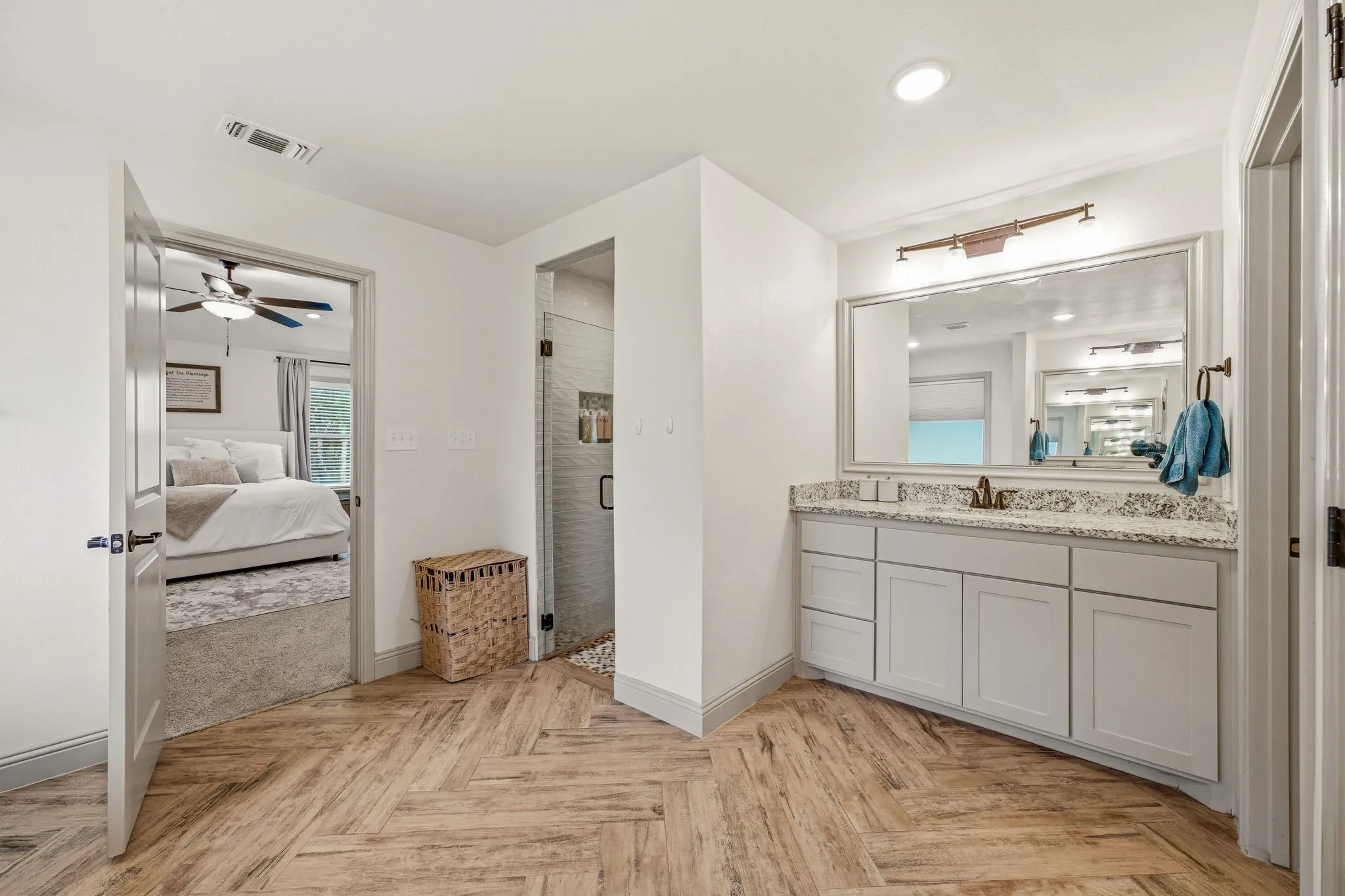 Single Family Residence For Sale in Parker County , 8681 Sari Strong Drive, Weatherford, Texas 76087, 5 Bedroom, 3 Bathroom, 3 Garage spaces, 2,723 Sqft, built in 2022, mls#21292886, Real Estate Agent in Weatherford, Homes For Sale in Parker county, Homes For Sale in Weatherford, Realtor in Weatherford Texas, Real Estate Brokerage Independent Realty Texas, Luminita Cordes Realtor