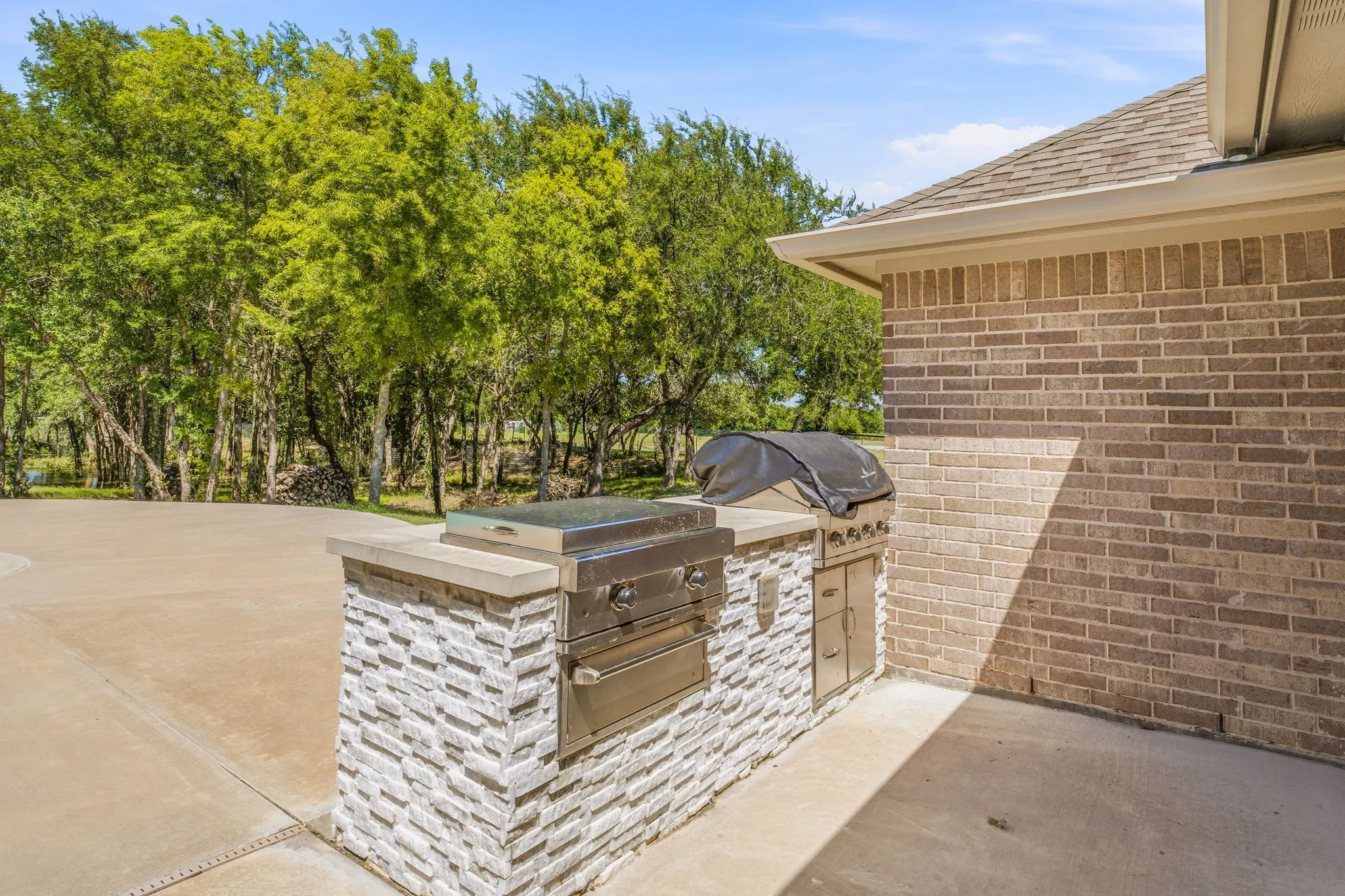 Single Family Residence For Sale in Parker County , 8681 Sari Strong Drive, Weatherford, Texas 76087, 5 Bedroom, 3 Bathroom, 3 Garage spaces, 2,723 Sqft, built in 2022, mls#21292886, Real Estate Agent in Weatherford, Homes For Sale in Parker county, Homes For Sale in Weatherford, Realtor in Weatherford Texas, Real Estate Brokerage Independent Realty Texas, Luminita Cordes Realtor