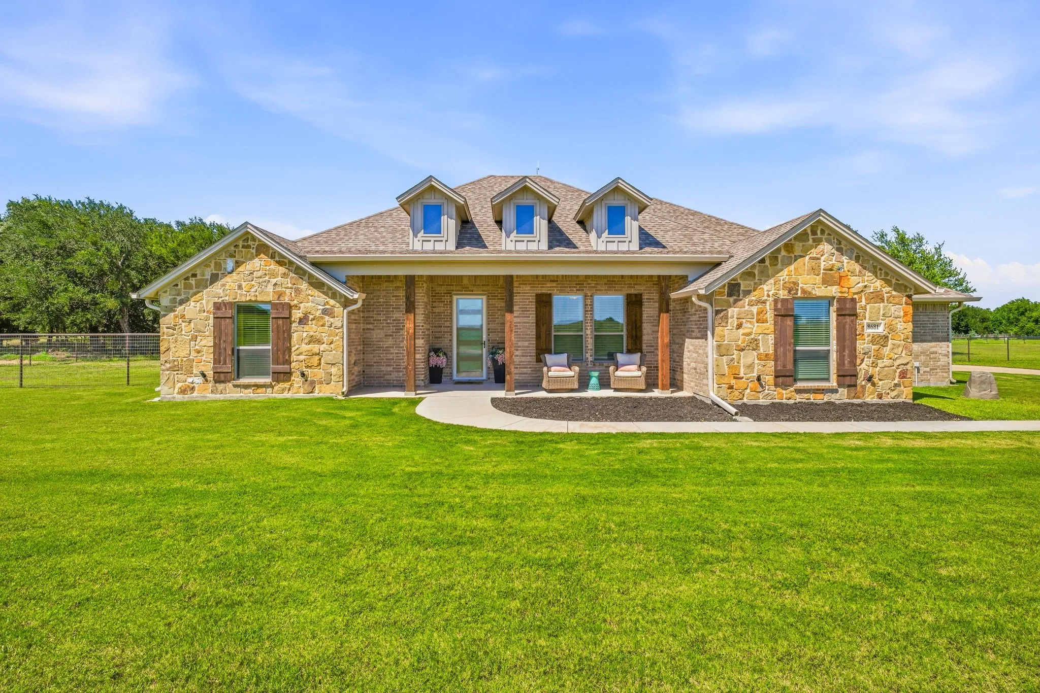 Single Family Residence For Sale in Parker County , 8681 Sari Strong Drive, Weatherford, Texas 76087, 5 Bedroom, 3 Bathroom, 3 Garage spaces, 2,723 Sqft, built in 2022, mls#21292886, Real Estate Agent in Weatherford, Homes For Sale in Parker county, Homes For Sale in Weatherford, Realtor in Weatherford Texas, Real Estate Brokerage Independent Realty Texas, Luminita Cordes Realtor
