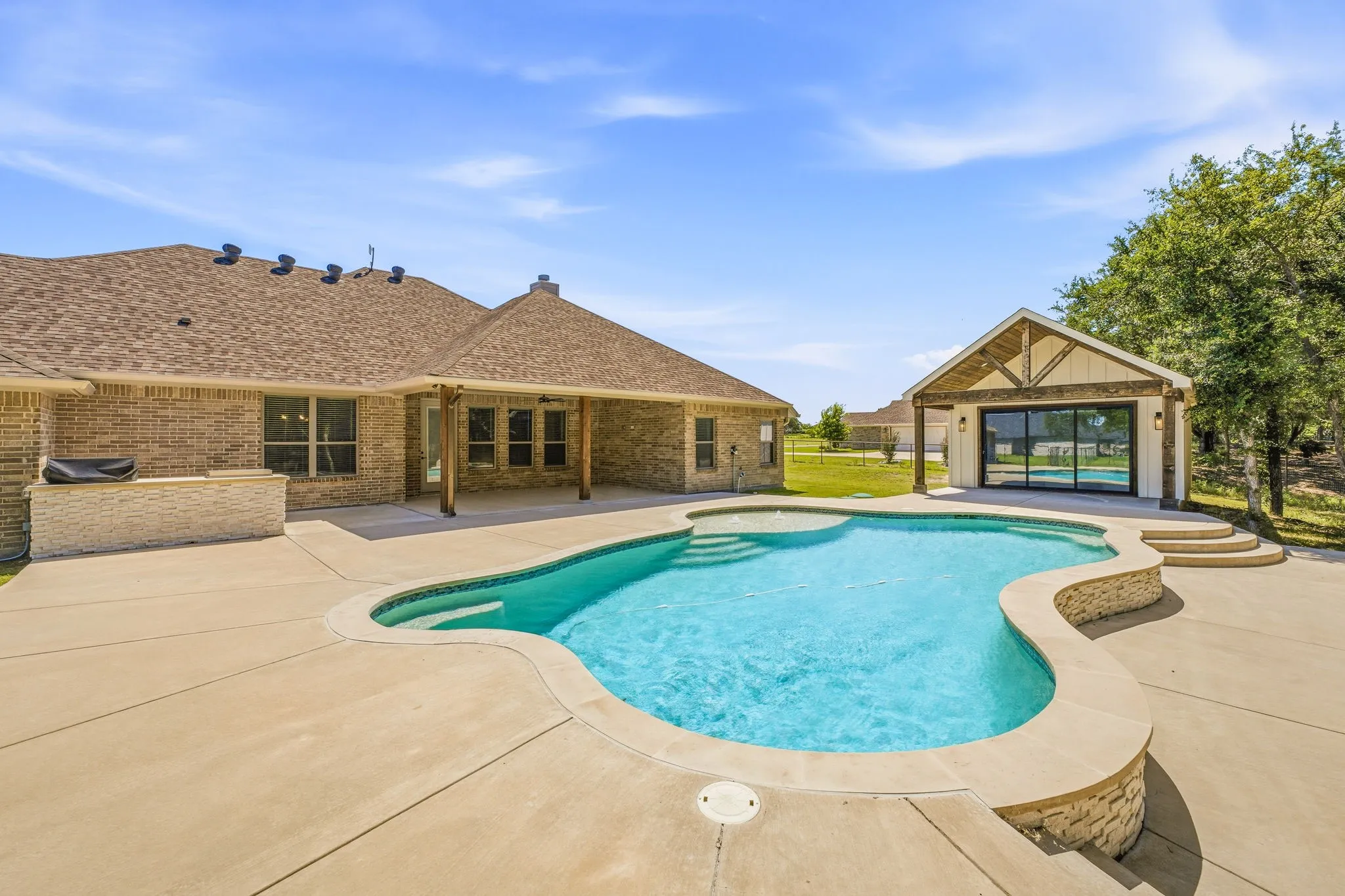 Single Family Residence For Sale in Parker County , 8681 Sari Strong Drive, Weatherford, Texas 76087, 5 Bedroom, 3 Bathroom, 3 Garage spaces, 2,723 Sqft, built in 2022, mls#21292886, Real Estate Agent in Weatherford, Homes For Sale in Parker county, Homes For Sale in Weatherford, Realtor in Weatherford Texas, Real Estate Brokerage Independent Realty Texas, Luminita Cordes Realtor