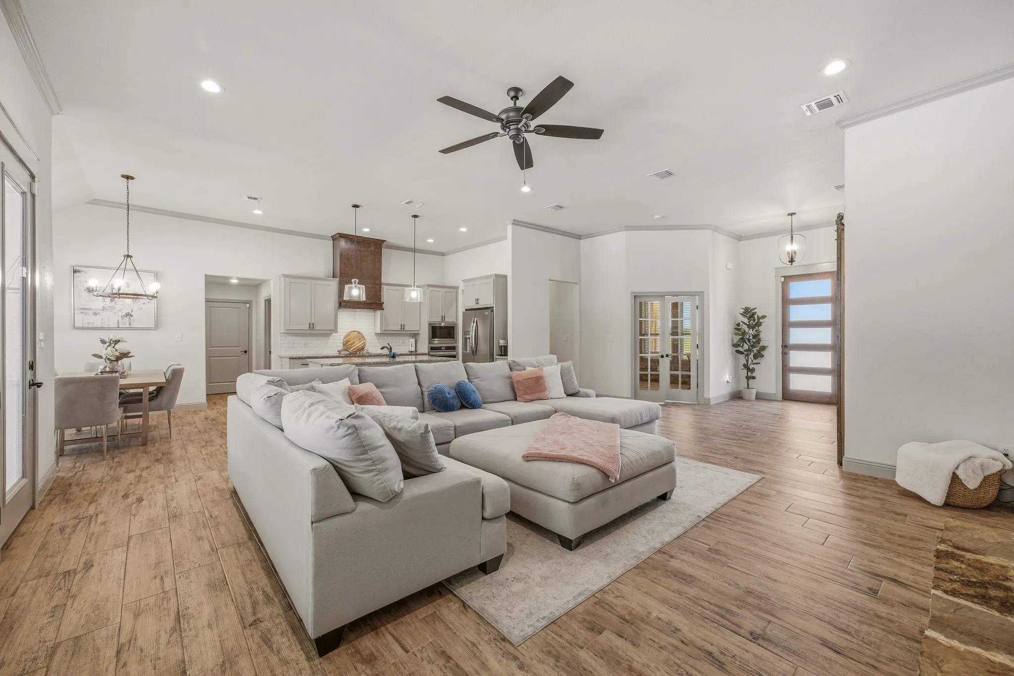 Single Family Residence For Sale in Parker County , 8681 Sari Strong Drive, Weatherford, Texas 76087, 5 Bedroom, 3 Bathroom, 3 Garage spaces, 2,723 Sqft, built in 2022, mls#21292886, Real Estate Agent in Weatherford, Homes For Sale in Parker county, Homes For Sale in Weatherford, Realtor in Weatherford Texas, Real Estate Brokerage Independent Realty Texas, Luminita Cordes Realtor