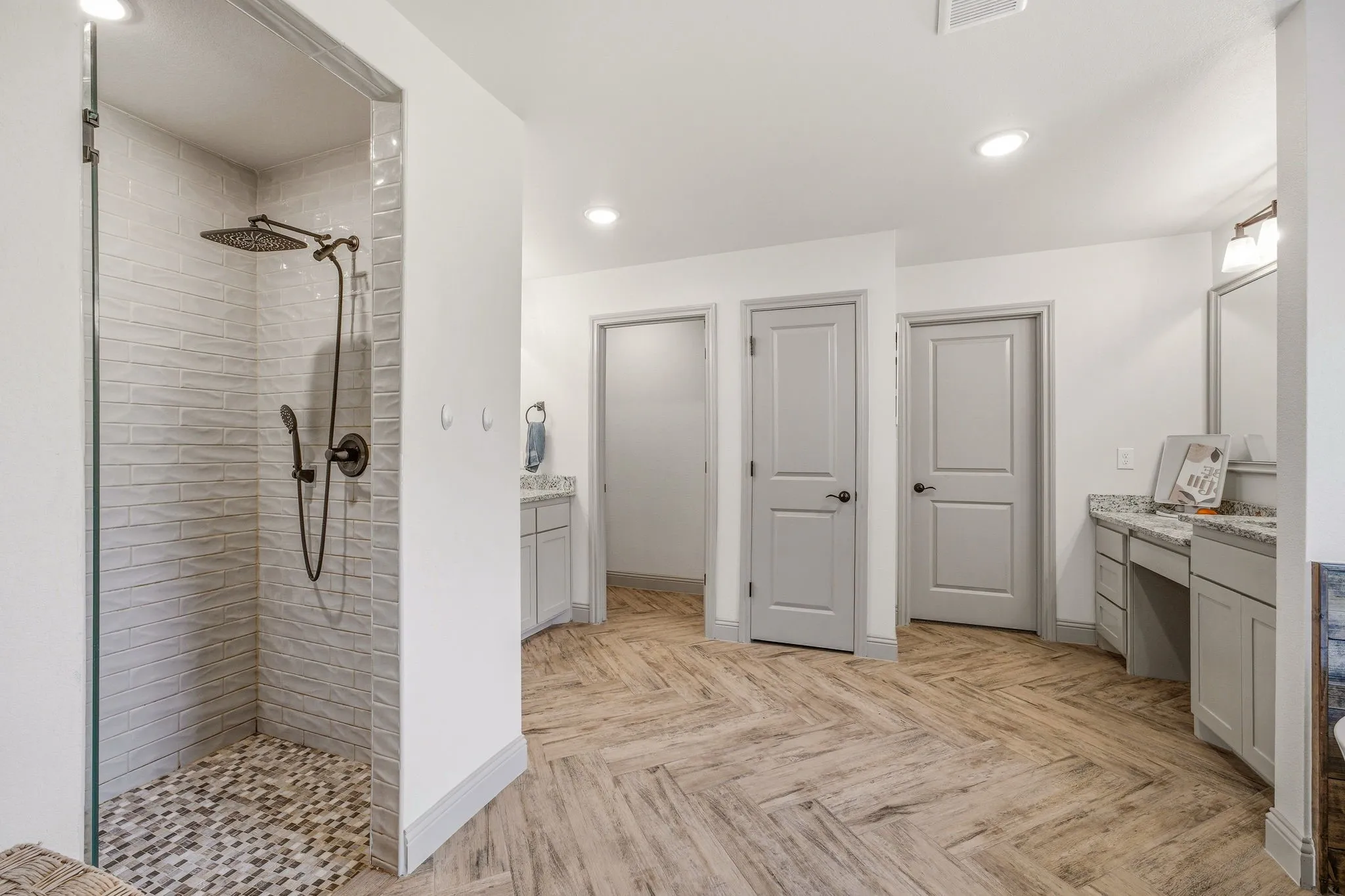 Single Family Residence For Sale in Parker County , 8681 Sari Strong Drive, Weatherford, Texas 76087, 5 Bedroom, 3 Bathroom, 3 Garage spaces, 2,723 Sqft, built in 2022, mls#21292886, Real Estate Agent in Weatherford, Homes For Sale in Parker county, Homes For Sale in Weatherford, Realtor in Weatherford Texas, Real Estate Brokerage Independent Realty Texas, Luminita Cordes Realtor