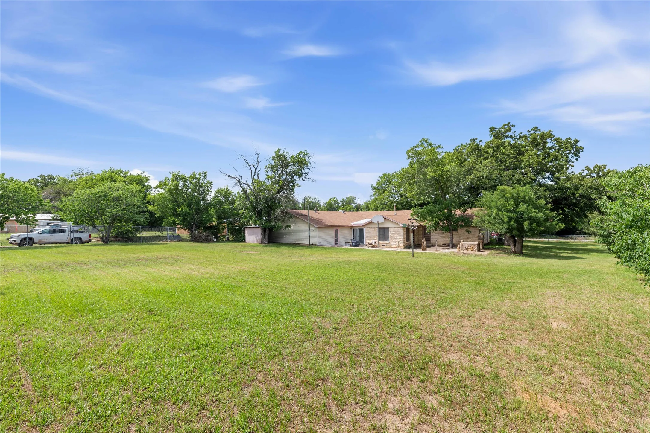 Single Family Residence For Sale in Comanche County , 500 E Ham Avenue, De Leon, Texas 76444, 4 Bedroom, 3 Bathroom, Garage spaces, 3,904 Sqft, built in 1951, mls#21293510, Real Estate Agent in De Leon, Homes For Sale in Comanche county, Homes For Sale in De Leon, Realtor in De Leon Texas, Real Estate Brokerage Independent Realty Texas, Luminita Cordes Realtor