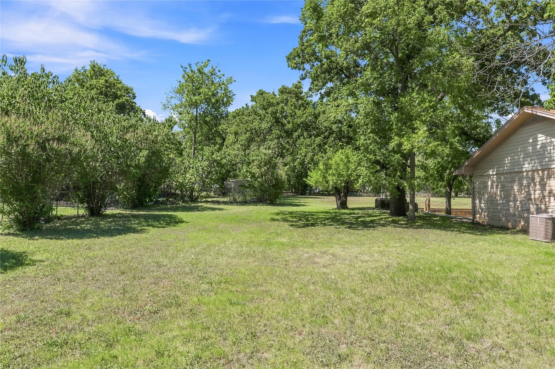 Single Family Residence For Sale in Comanche County , 500 E Ham Avenue, De Leon, Texas 76444, 4 Bedroom, 3 Bathroom, Garage spaces, 3,904 Sqft, built in 1951, mls#21293510, Real Estate Agent in De Leon, Homes For Sale in Comanche county, Homes For Sale in De Leon, Realtor in De Leon Texas, Real Estate Brokerage Independent Realty Texas, Luminita Cordes Realtor