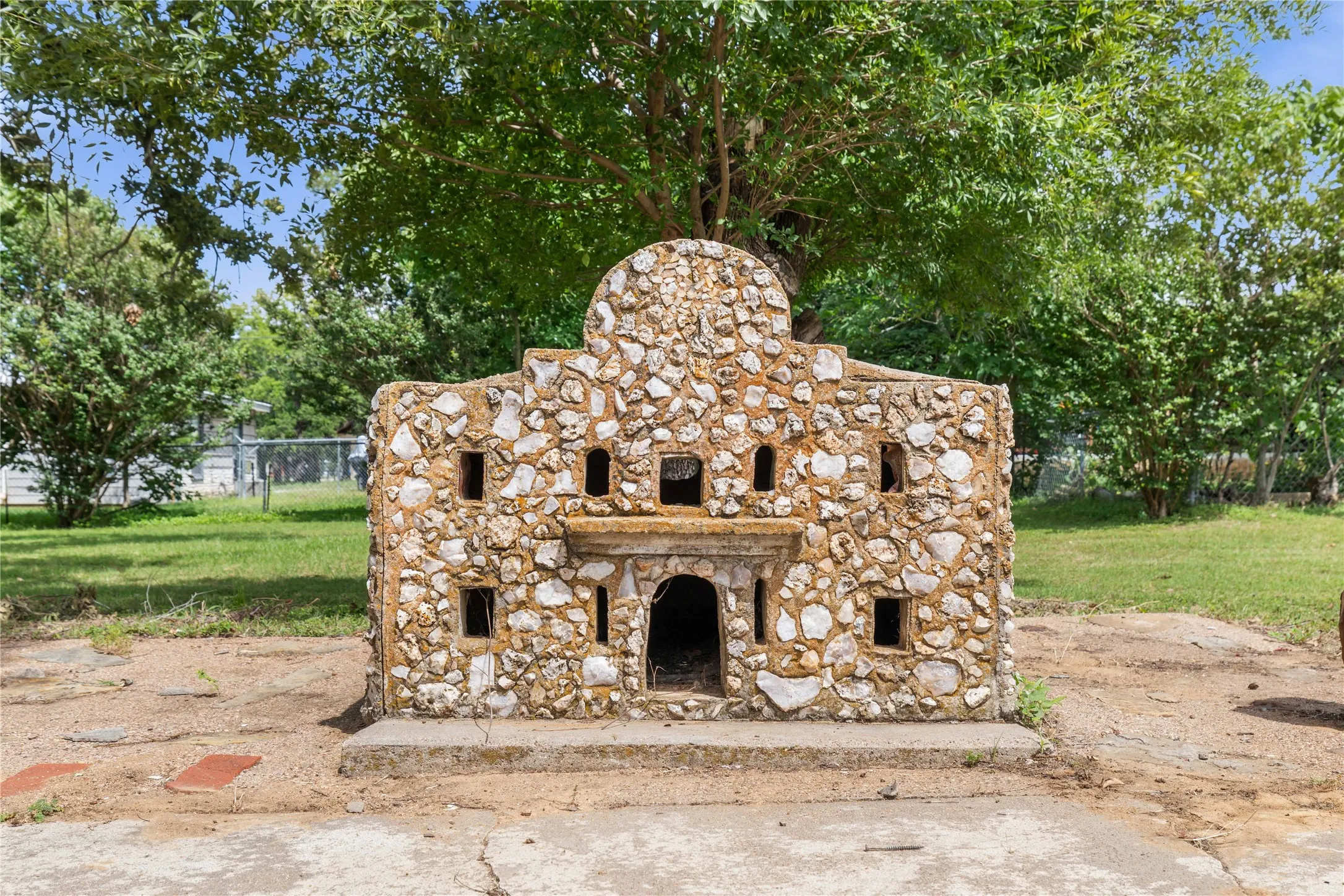 Single Family Residence For Sale in Comanche County , 500 E Ham Avenue, De Leon, Texas 76444, 4 Bedroom, 3 Bathroom, Garage spaces, 3,904 Sqft, built in 1951, mls#21293510, Real Estate Agent in De Leon, Homes For Sale in Comanche county, Homes For Sale in De Leon, Realtor in De Leon Texas, Real Estate Brokerage Independent Realty Texas, Luminita Cordes Realtor