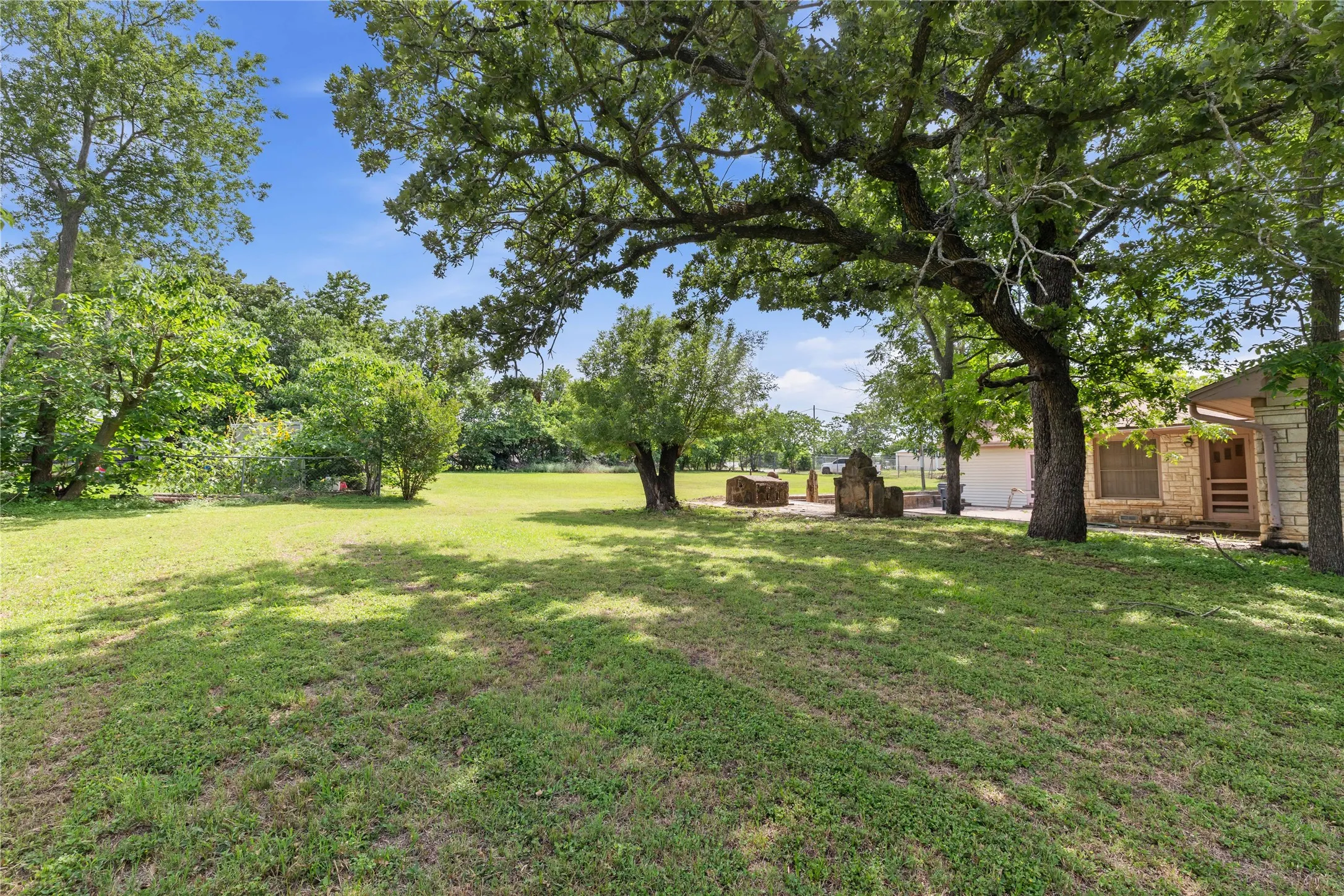 Single Family Residence For Sale in Comanche County , 500 E Ham Avenue, De Leon, Texas 76444, 4 Bedroom, 3 Bathroom, Garage spaces, 3,904 Sqft, built in 1951, mls#21293510, Real Estate Agent in De Leon, Homes For Sale in Comanche county, Homes For Sale in De Leon, Realtor in De Leon Texas, Real Estate Brokerage Independent Realty Texas, Luminita Cordes Realtor