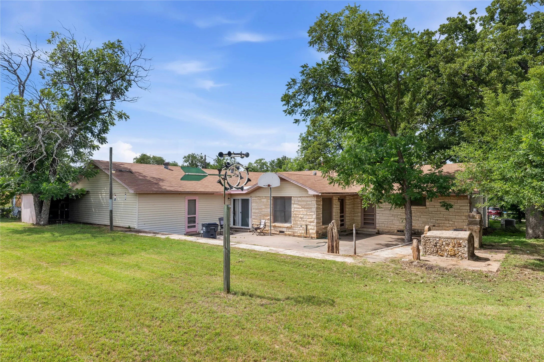 Single Family Residence For Sale in Comanche County , 500 E Ham Avenue, De Leon, Texas 76444, 4 Bedroom, 3 Bathroom, Garage spaces, 3,904 Sqft, built in 1951, mls#21293510, Real Estate Agent in De Leon, Homes For Sale in Comanche county, Homes For Sale in De Leon, Realtor in De Leon Texas, Real Estate Brokerage Independent Realty Texas, Luminita Cordes Realtor