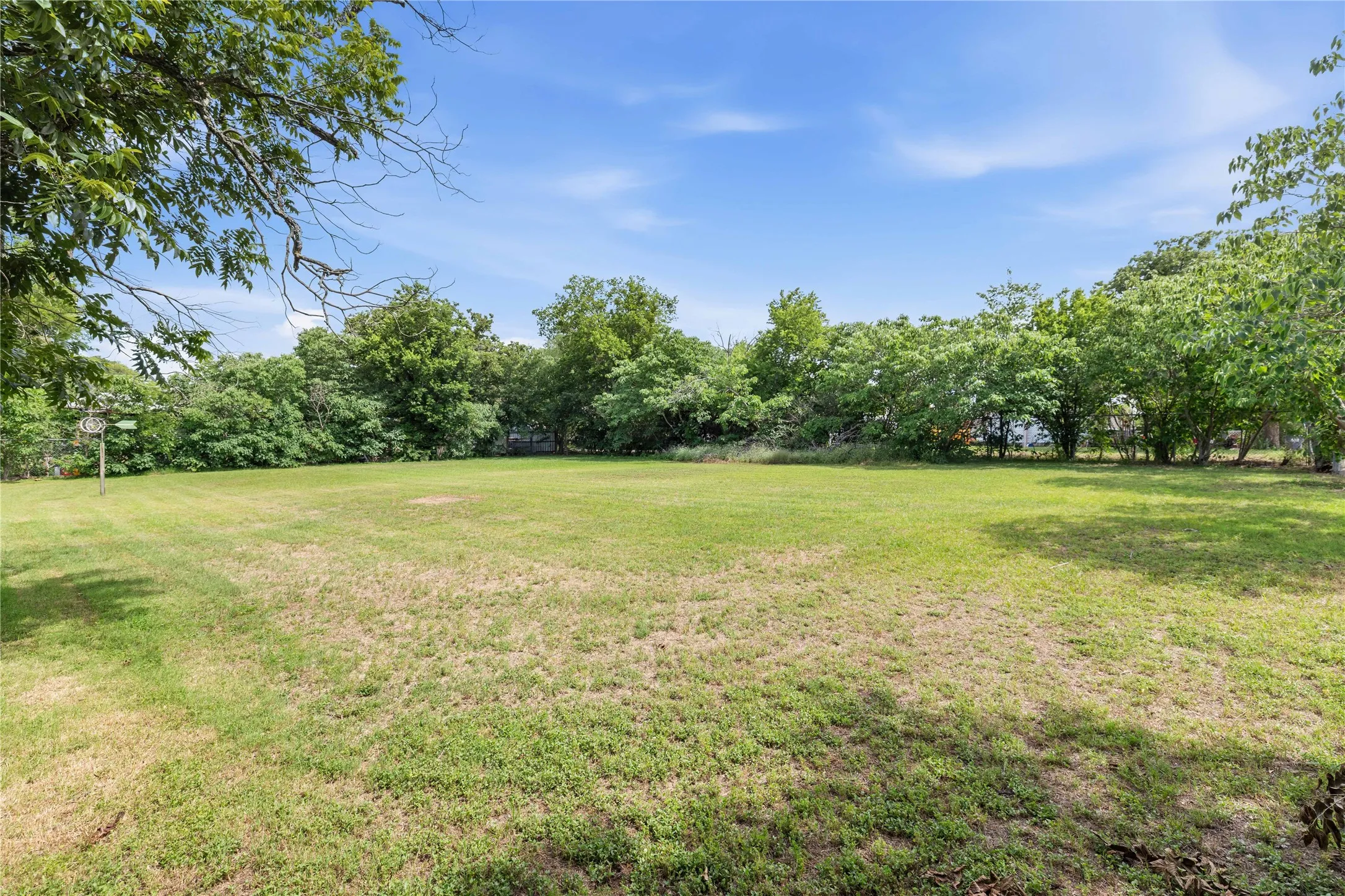 Single Family Residence For Sale in Comanche County , 500 E Ham Avenue, De Leon, Texas 76444, 4 Bedroom, 3 Bathroom, Garage spaces, 3,904 Sqft, built in 1951, mls#21293510, Real Estate Agent in De Leon, Homes For Sale in Comanche county, Homes For Sale in De Leon, Realtor in De Leon Texas, Real Estate Brokerage Independent Realty Texas, Luminita Cordes Realtor