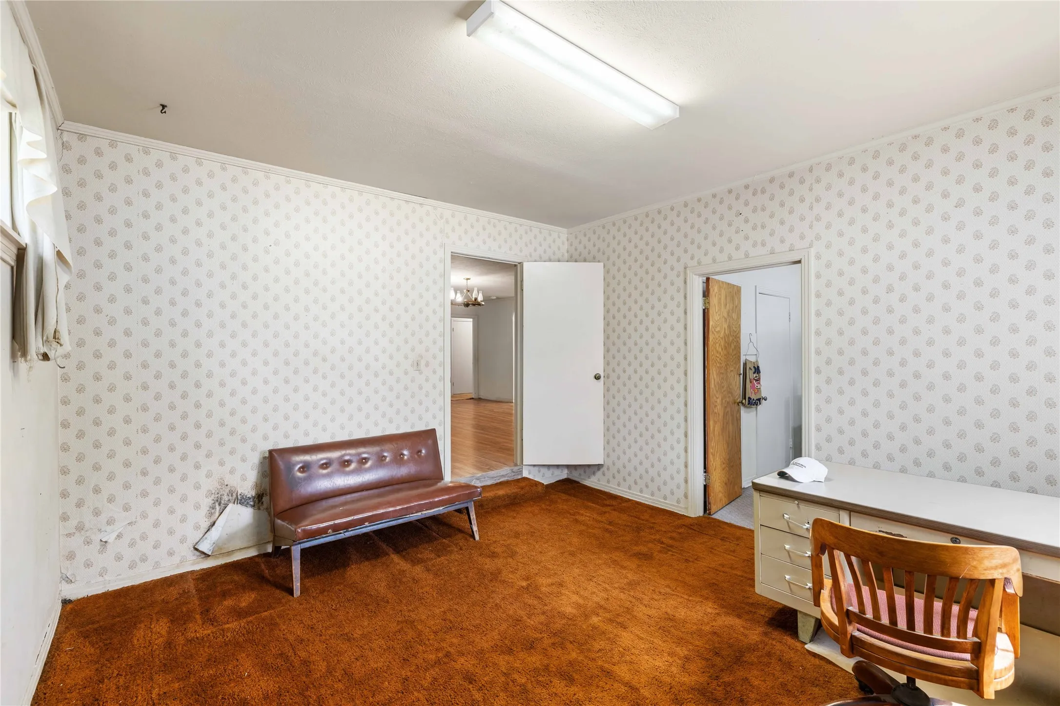Single Family Residence For Sale in Comanche County , 500 E Ham Avenue, De Leon, Texas 76444, 4 Bedroom, 3 Bathroom, Garage spaces, 3,904 Sqft, built in 1951, mls#21293510, Real Estate Agent in De Leon, Homes For Sale in Comanche county, Homes For Sale in De Leon, Realtor in De Leon Texas, Real Estate Brokerage Independent Realty Texas, Luminita Cordes Realtor