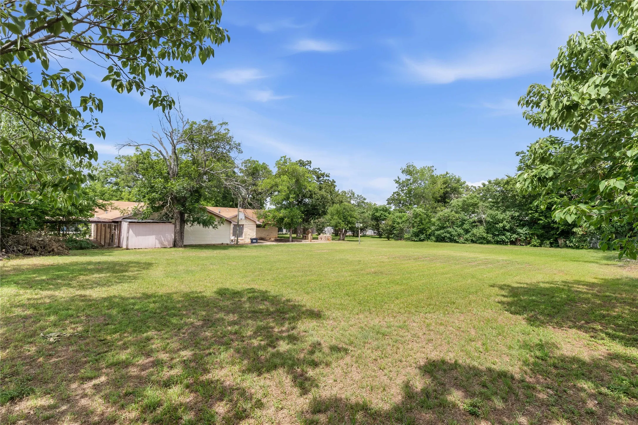 Single Family Residence For Sale in Comanche County , 500 E Ham Avenue, De Leon, Texas 76444, 4 Bedroom, 3 Bathroom, Garage spaces, 3,904 Sqft, built in 1951, mls#21293510, Real Estate Agent in De Leon, Homes For Sale in Comanche county, Homes For Sale in De Leon, Realtor in De Leon Texas, Real Estate Brokerage Independent Realty Texas, Luminita Cordes Realtor