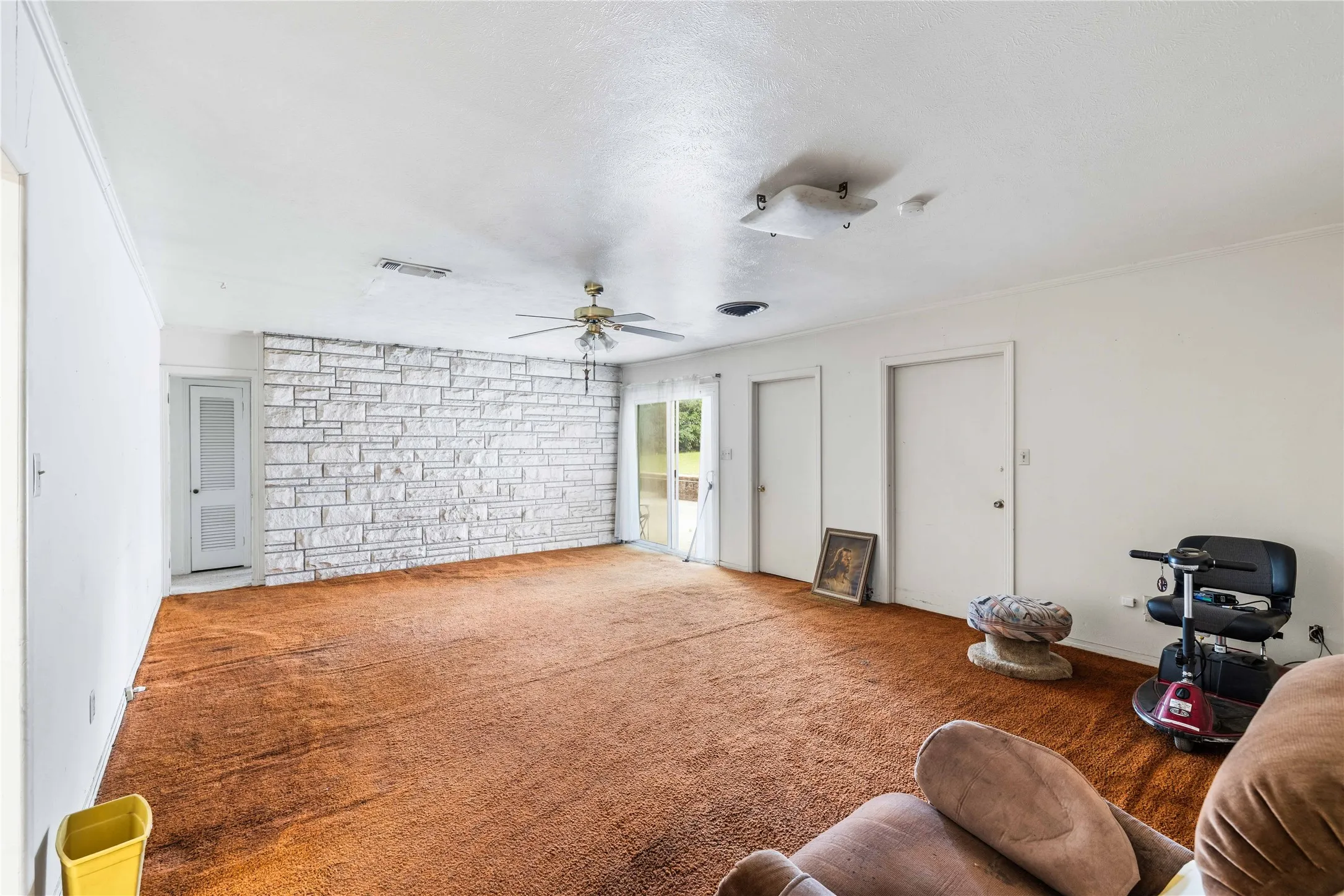 Single Family Residence For Sale in Comanche County , 500 E Ham Avenue, De Leon, Texas 76444, 4 Bedroom, 3 Bathroom, Garage spaces, 3,904 Sqft, built in 1951, mls#21293510, Real Estate Agent in De Leon, Homes For Sale in Comanche county, Homes For Sale in De Leon, Realtor in De Leon Texas, Real Estate Brokerage Independent Realty Texas, Luminita Cordes Realtor