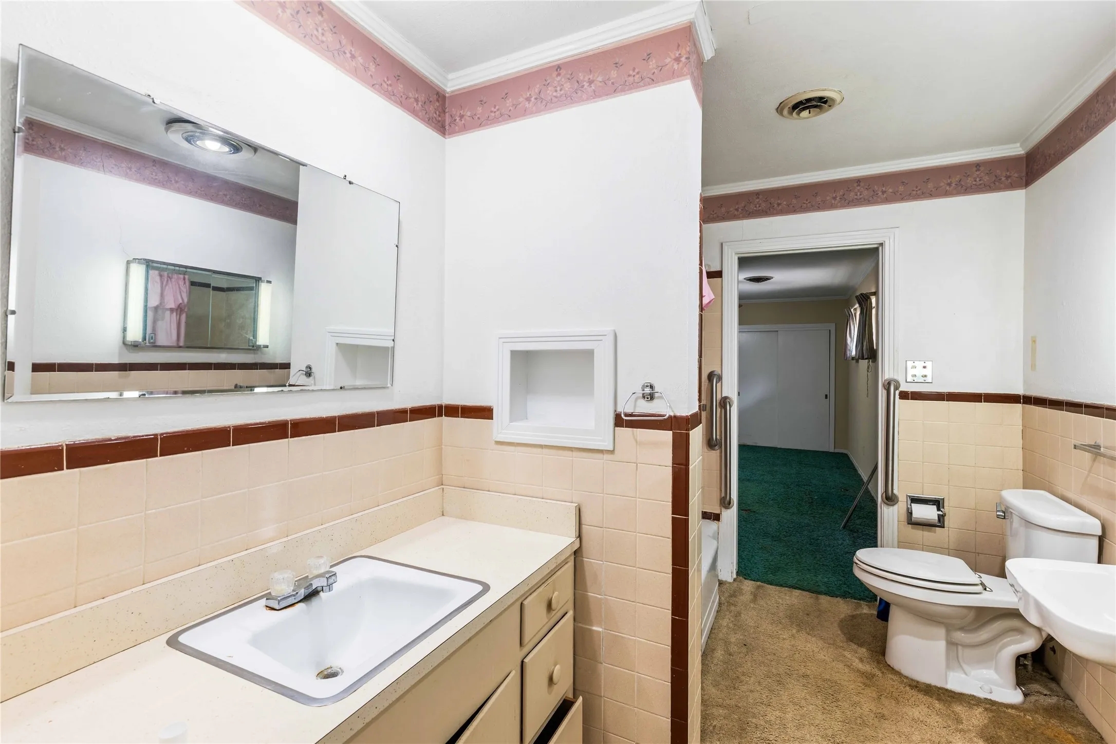 Single Family Residence For Sale in Comanche County , 500 E Ham Avenue, De Leon, Texas 76444, 4 Bedroom, 3 Bathroom, Garage spaces, 3,904 Sqft, built in 1951, mls#21293510, Real Estate Agent in De Leon, Homes For Sale in Comanche county, Homes For Sale in De Leon, Realtor in De Leon Texas, Real Estate Brokerage Independent Realty Texas, Luminita Cordes Realtor