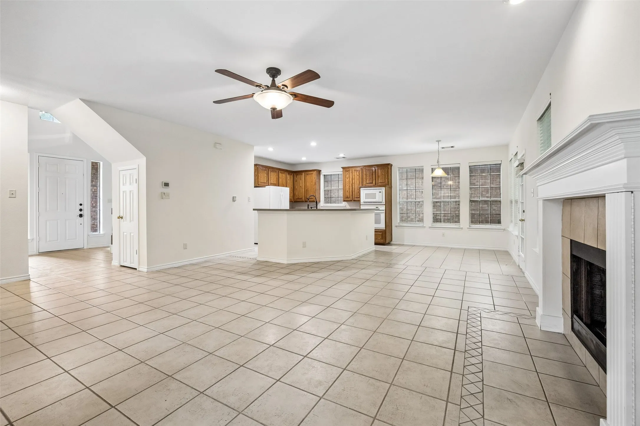 Single Family Residence For Sale in Collin County , 5228 Stone Brooke Crossing, Mc Kinney, Texas 75072, 4 Bedroom, 3 Bathroom, 2 Garage spaces, 2,602 Sqft, built in 1999, mls#21259062, Real Estate Agent in Mc Kinney, Homes For Sale in Collin county, Homes For Sale in Mc Kinney, Realtor in Mc Kinney Texas, Real Estate Brokerage Independent Realty Texas, Luminita Cordes Realtor