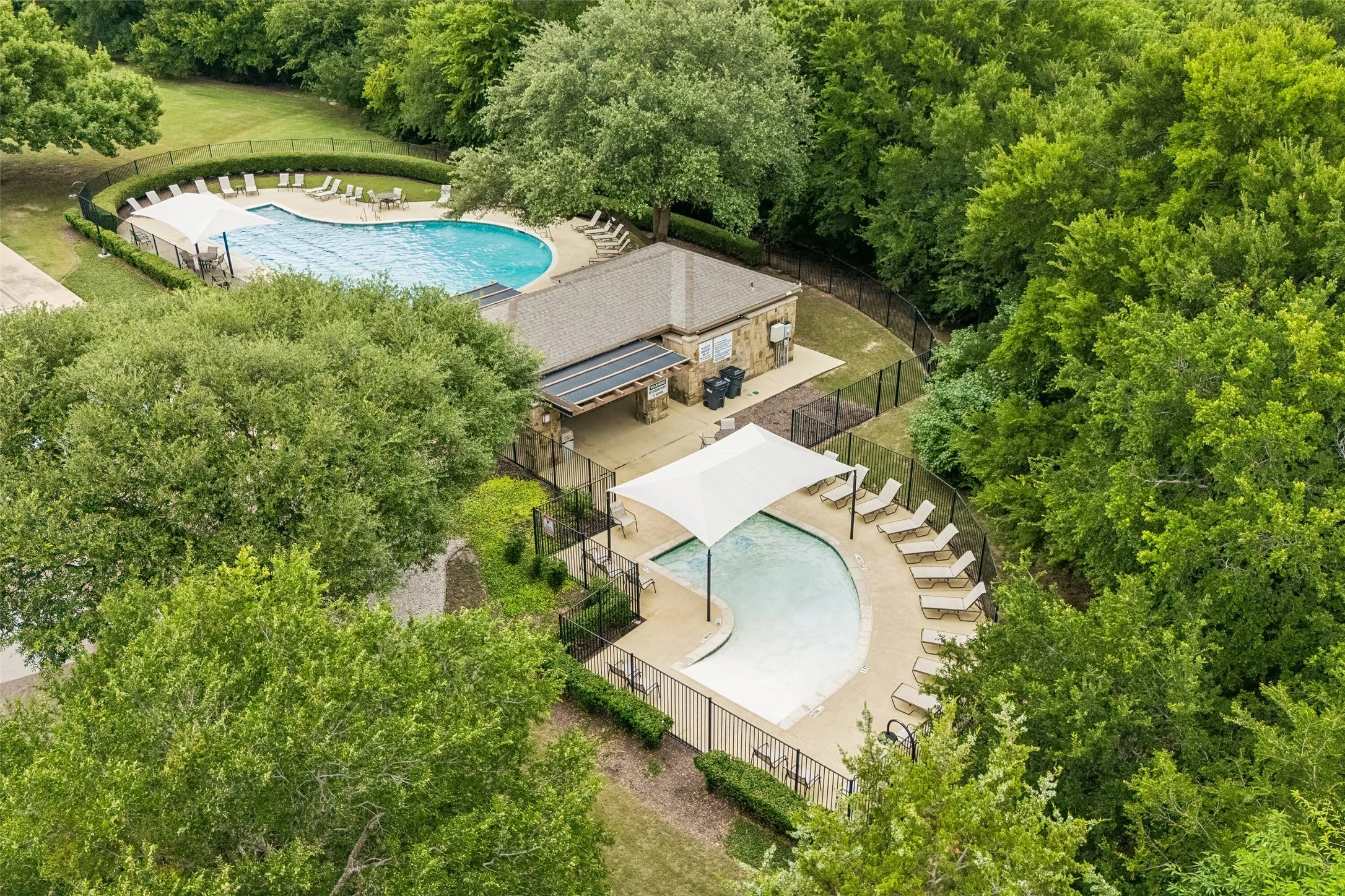 Single Family Residence For Sale in Collin County , 5228 Stone Brooke Crossing, Mc Kinney, Texas 75072, 4 Bedroom, 3 Bathroom, 2 Garage spaces, 2,602 Sqft, built in 1999, mls#21259062, Real Estate Agent in Mc Kinney, Homes For Sale in Collin county, Homes For Sale in Mc Kinney, Realtor in Mc Kinney Texas, Real Estate Brokerage Independent Realty Texas, Luminita Cordes Realtor