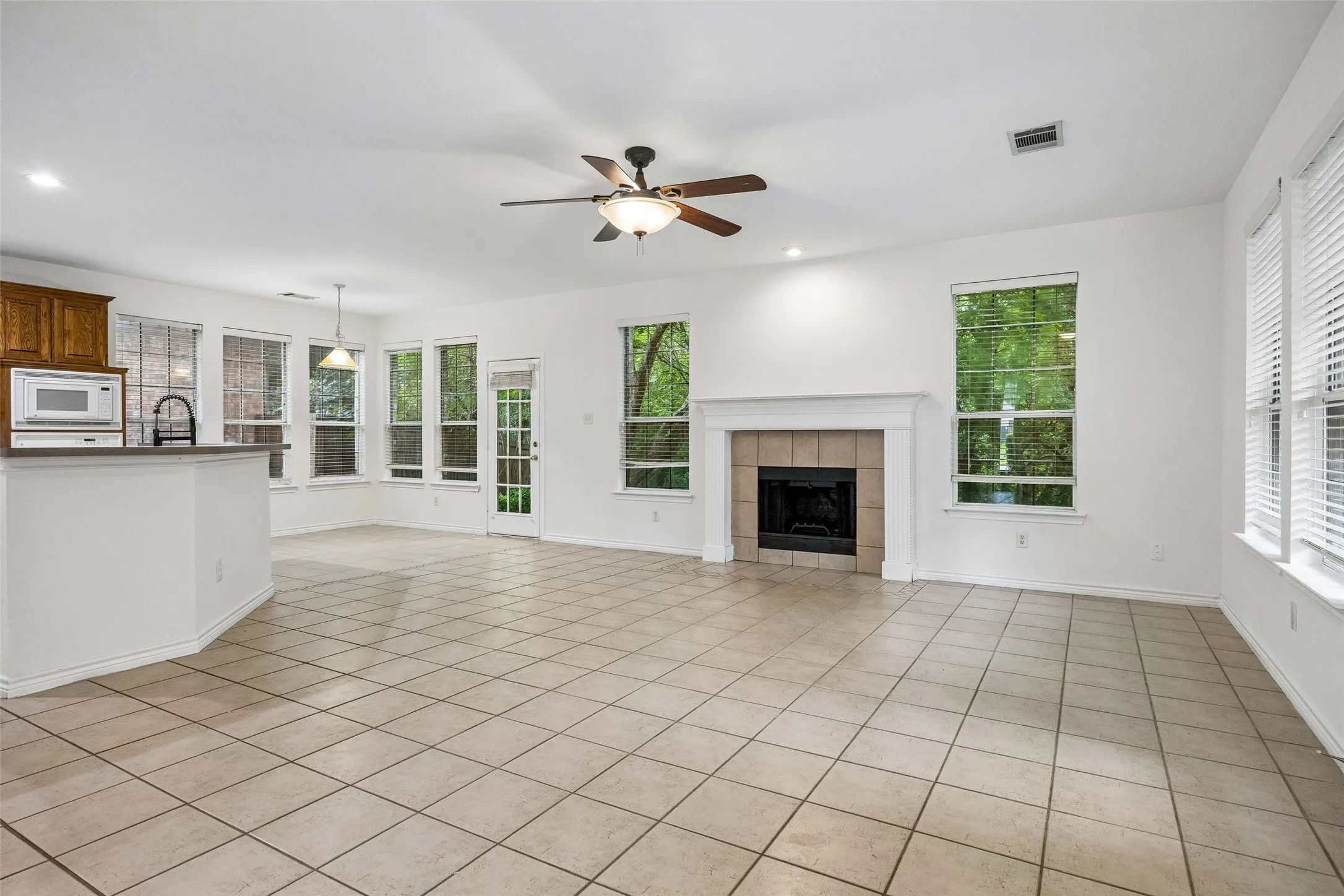 Single Family Residence For Sale in Collin County , 5228 Stone Brooke Crossing, Mc Kinney, Texas 75072, 4 Bedroom, 3 Bathroom, 2 Garage spaces, 2,602 Sqft, built in 1999, mls#21259062, Real Estate Agent in Mc Kinney, Homes For Sale in Collin county, Homes For Sale in Mc Kinney, Realtor in Mc Kinney Texas, Real Estate Brokerage Independent Realty Texas, Luminita Cordes Realtor