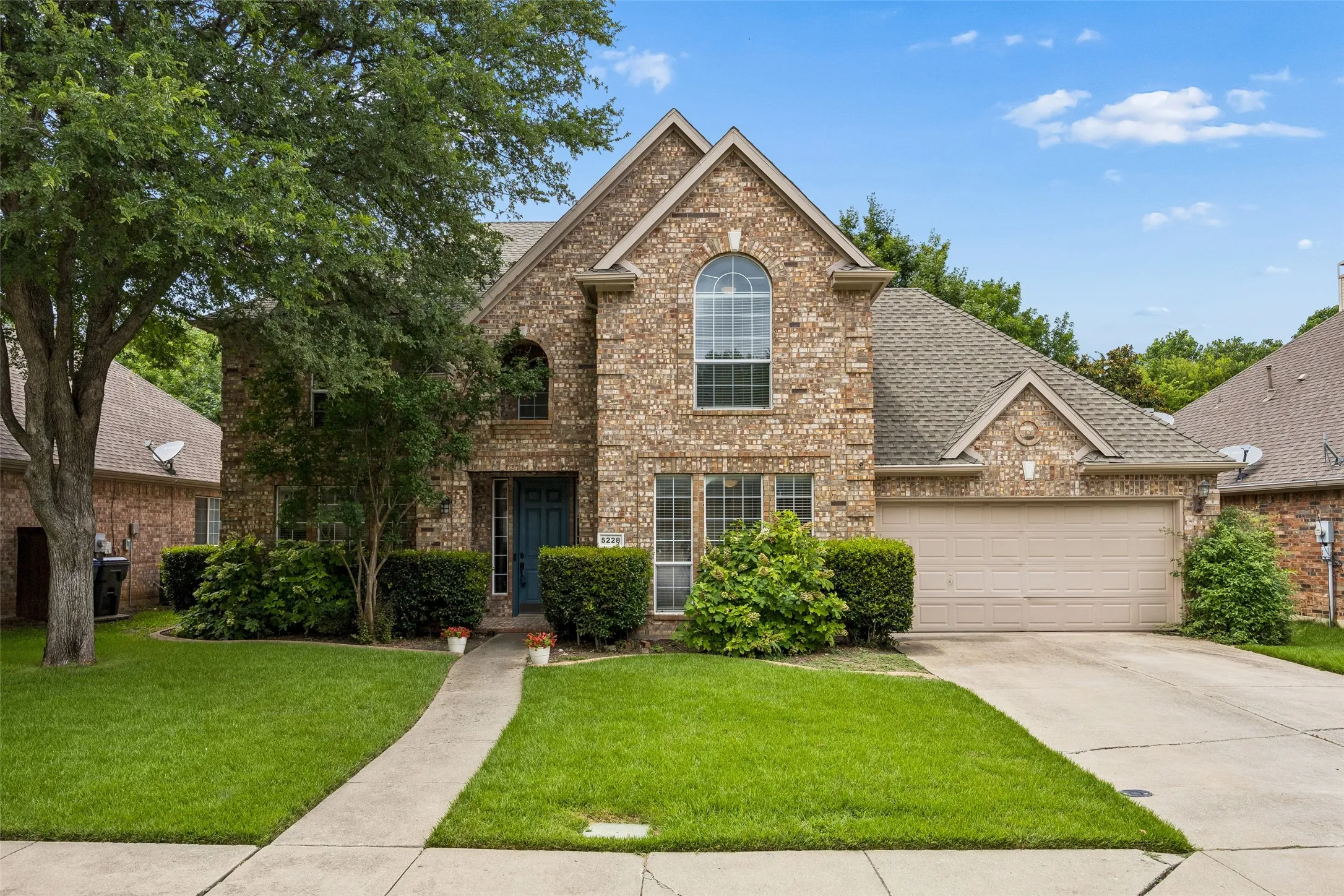 Single Family Residence For Sale in Collin County , 5228 Stone Brooke Crossing, Mc Kinney, Texas 75072, 4 Bedroom, 3 Bathroom, 2 Garage spaces, 2,602 Sqft, built in 1999, mls#21259062, Real Estate Agent in Mc Kinney, Homes For Sale in Collin county, Homes For Sale in Mc Kinney, Realtor in Mc Kinney Texas, Real Estate Brokerage Independent Realty Texas, Luminita Cordes Realtor