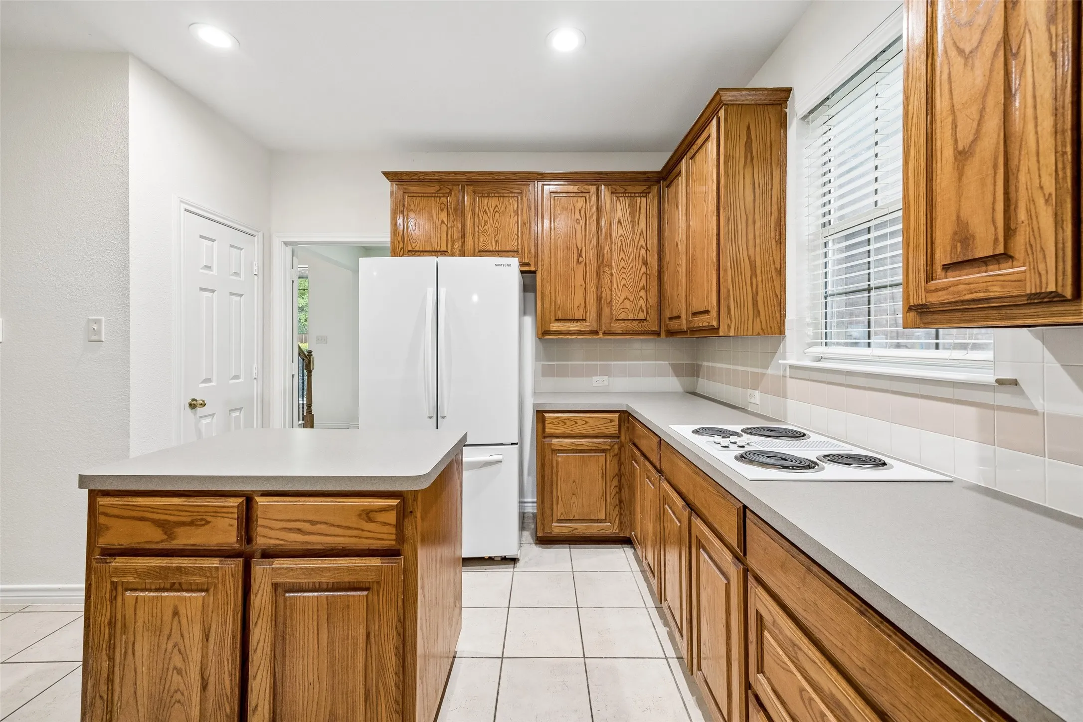 Single Family Residence For Sale in Collin County , 5228 Stone Brooke Crossing, Mc Kinney, Texas 75072, 4 Bedroom, 3 Bathroom, 2 Garage spaces, 2,602 Sqft, built in 1999, mls#21259062, Real Estate Agent in Mc Kinney, Homes For Sale in Collin county, Homes For Sale in Mc Kinney, Realtor in Mc Kinney Texas, Real Estate Brokerage Independent Realty Texas, Luminita Cordes Realtor