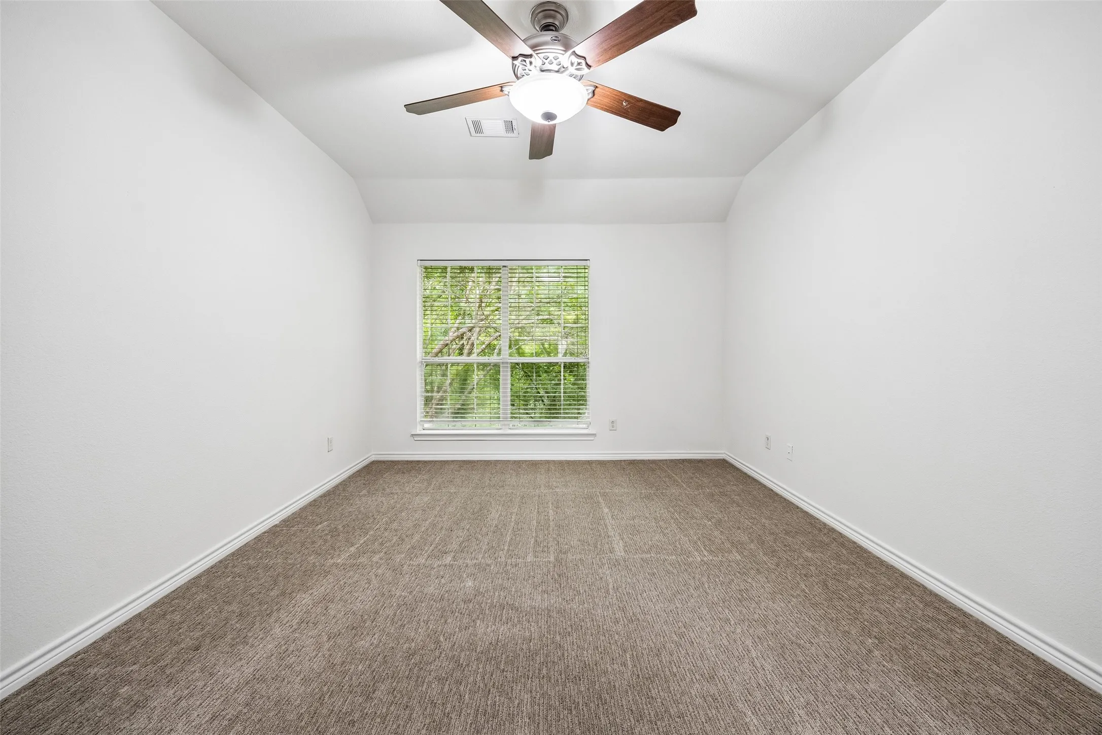 Single Family Residence For Sale in Collin County , 5228 Stone Brooke Crossing, Mc Kinney, Texas 75072, 4 Bedroom, 3 Bathroom, 2 Garage spaces, 2,602 Sqft, built in 1999, mls#21259062, Real Estate Agent in Mc Kinney, Homes For Sale in Collin county, Homes For Sale in Mc Kinney, Realtor in Mc Kinney Texas, Real Estate Brokerage Independent Realty Texas, Luminita Cordes Realtor