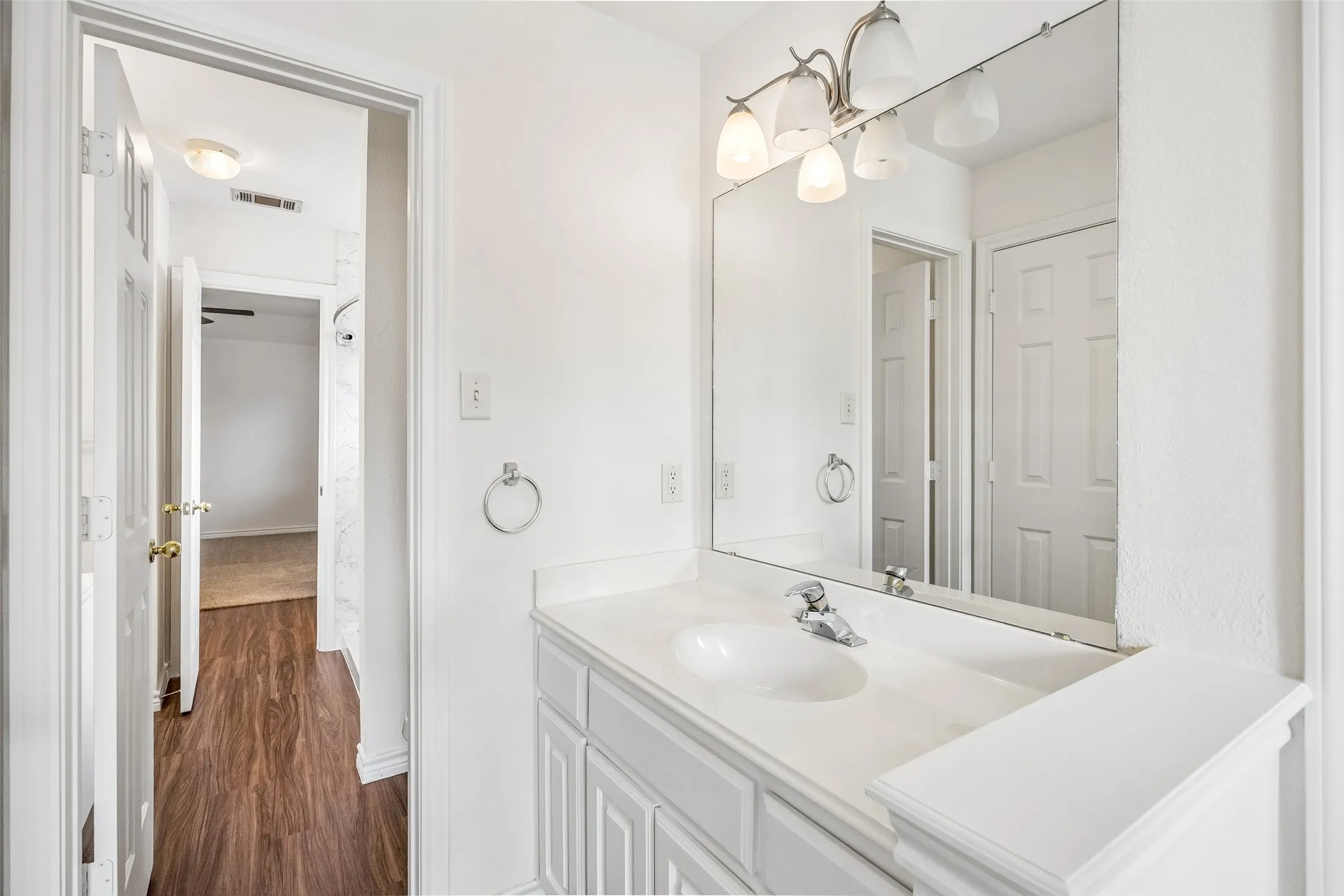 Single Family Residence For Sale in Collin County , 5228 Stone Brooke Crossing, Mc Kinney, Texas 75072, 4 Bedroom, 3 Bathroom, 2 Garage spaces, 2,602 Sqft, built in 1999, mls#21259062, Real Estate Agent in Mc Kinney, Homes For Sale in Collin county, Homes For Sale in Mc Kinney, Realtor in Mc Kinney Texas, Real Estate Brokerage Independent Realty Texas, Luminita Cordes Realtor