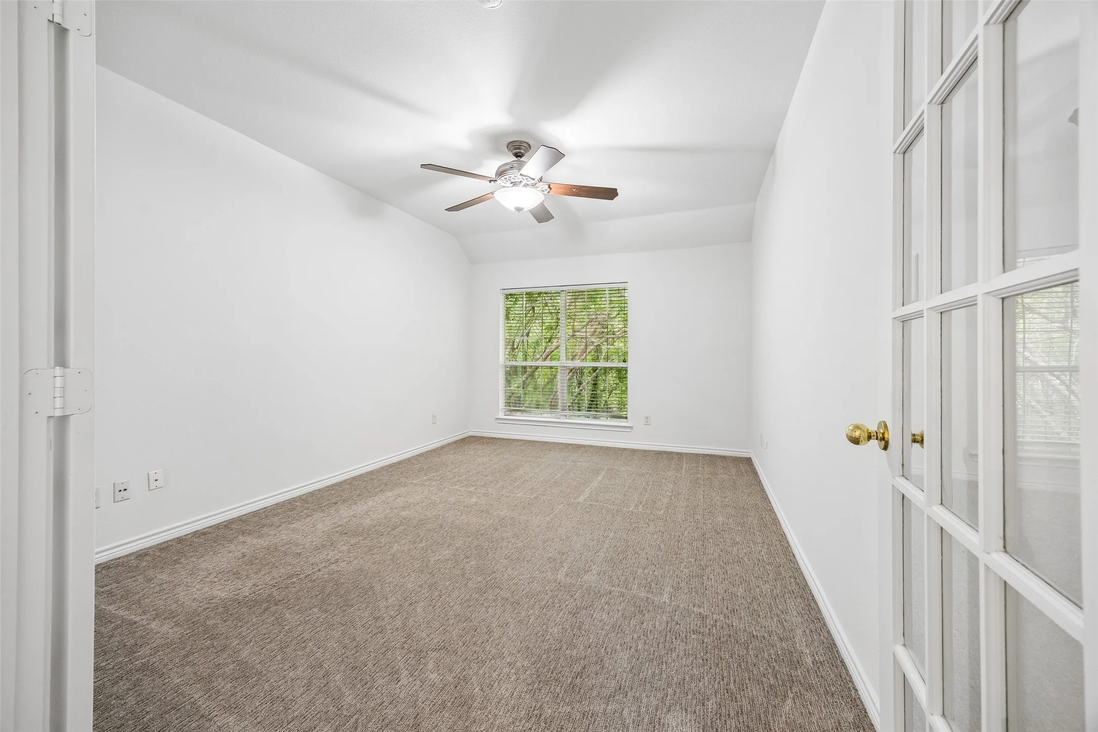 Single Family Residence For Sale in Collin County , 5228 Stone Brooke Crossing, Mc Kinney, Texas 75072, 4 Bedroom, 3 Bathroom, 2 Garage spaces, 2,602 Sqft, built in 1999, mls#21259062, Real Estate Agent in Mc Kinney, Homes For Sale in Collin county, Homes For Sale in Mc Kinney, Realtor in Mc Kinney Texas, Real Estate Brokerage Independent Realty Texas, Luminita Cordes Realtor