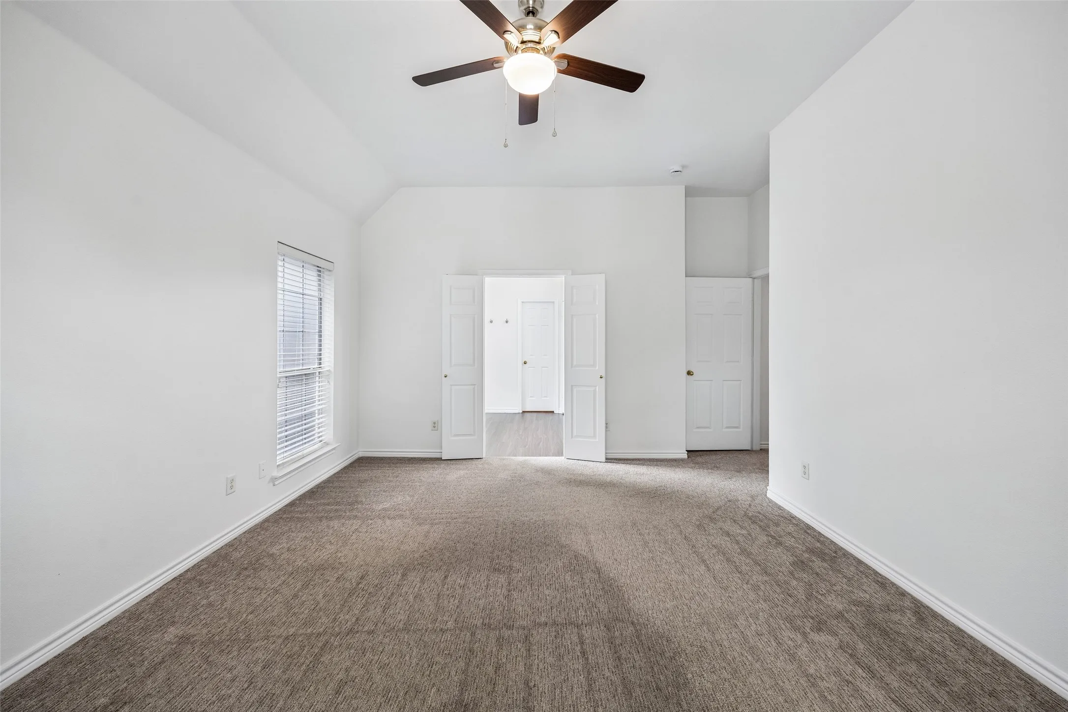 Single Family Residence For Sale in Collin County , 5228 Stone Brooke Crossing, Mc Kinney, Texas 75072, 4 Bedroom, 3 Bathroom, 2 Garage spaces, 2,602 Sqft, built in 1999, mls#21259062, Real Estate Agent in Mc Kinney, Homes For Sale in Collin county, Homes For Sale in Mc Kinney, Realtor in Mc Kinney Texas, Real Estate Brokerage Independent Realty Texas, Luminita Cordes Realtor