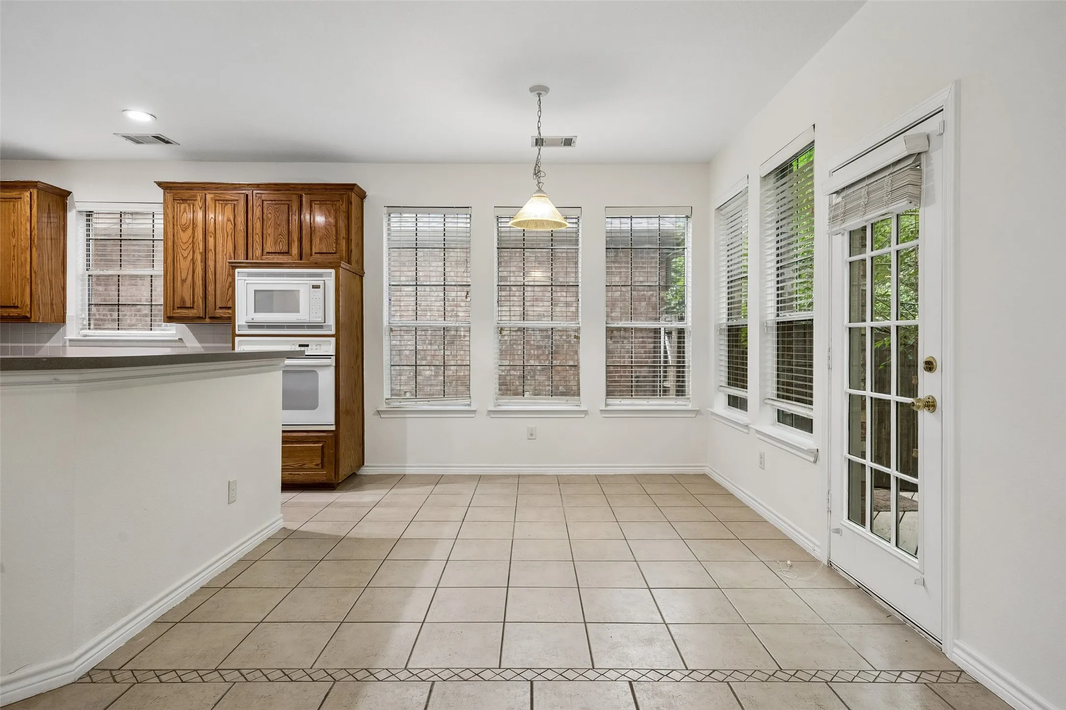 Single Family Residence For Sale in Collin County , 5228 Stone Brooke Crossing, Mc Kinney, Texas 75072, 4 Bedroom, 3 Bathroom, 2 Garage spaces, 2,602 Sqft, built in 1999, mls#21259062, Real Estate Agent in Mc Kinney, Homes For Sale in Collin county, Homes For Sale in Mc Kinney, Realtor in Mc Kinney Texas, Real Estate Brokerage Independent Realty Texas, Luminita Cordes Realtor