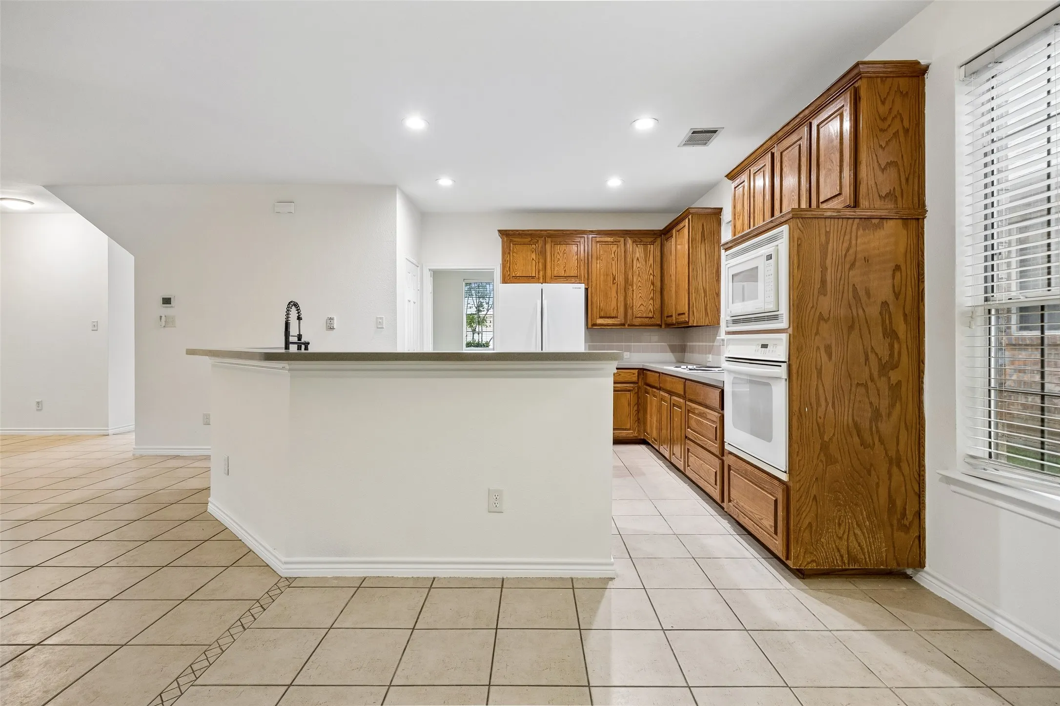 Single Family Residence For Sale in Collin County , 5228 Stone Brooke Crossing, Mc Kinney, Texas 75072, 4 Bedroom, 3 Bathroom, 2 Garage spaces, 2,602 Sqft, built in 1999, mls#21259062, Real Estate Agent in Mc Kinney, Homes For Sale in Collin county, Homes For Sale in Mc Kinney, Realtor in Mc Kinney Texas, Real Estate Brokerage Independent Realty Texas, Luminita Cordes Realtor