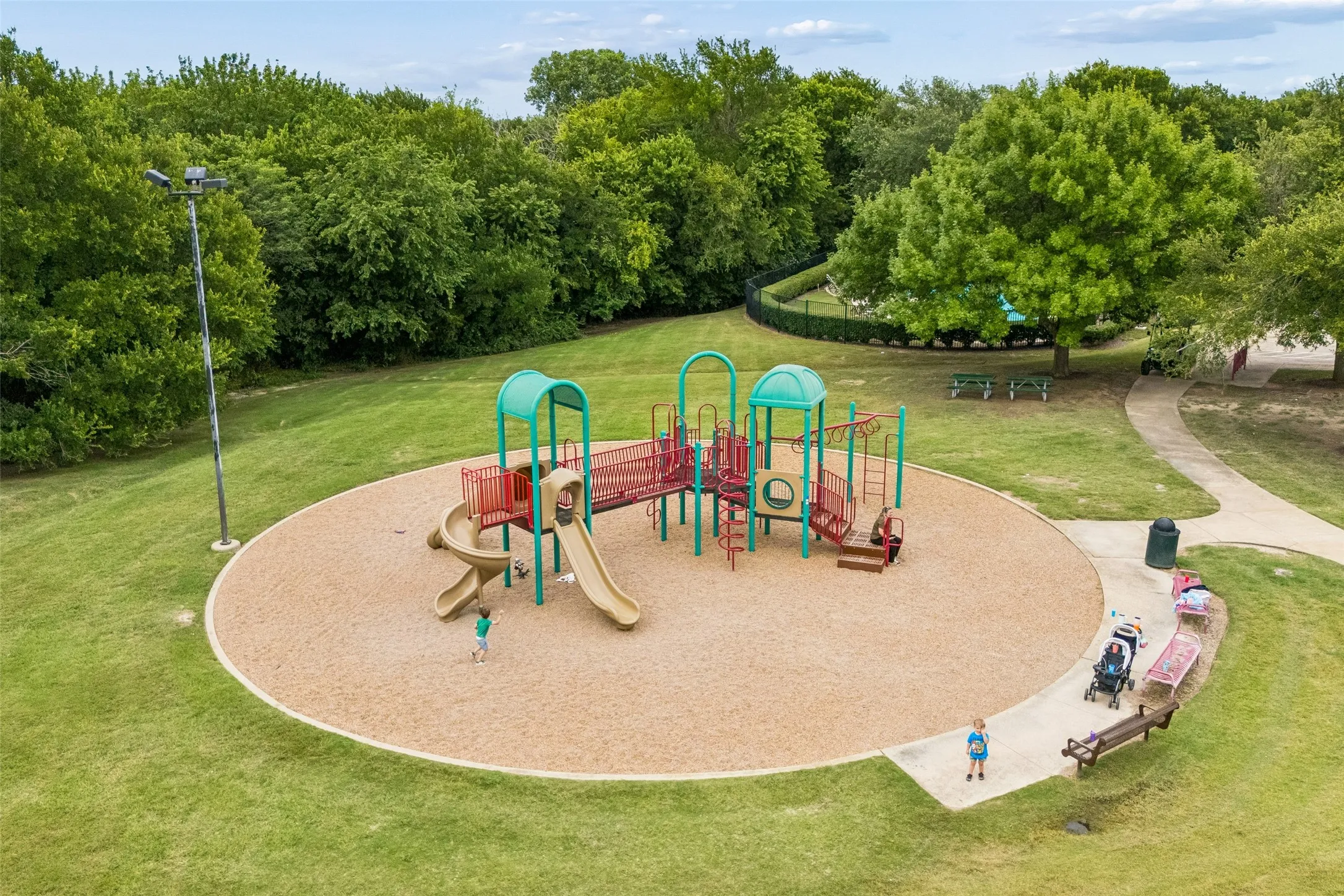 Single Family Residence For Sale in Collin County , 5228 Stone Brooke Crossing, Mc Kinney, Texas 75072, 4 Bedroom, 3 Bathroom, 2 Garage spaces, 2,602 Sqft, built in 1999, mls#21259062, Real Estate Agent in Mc Kinney, Homes For Sale in Collin county, Homes For Sale in Mc Kinney, Realtor in Mc Kinney Texas, Real Estate Brokerage Independent Realty Texas, Luminita Cordes Realtor