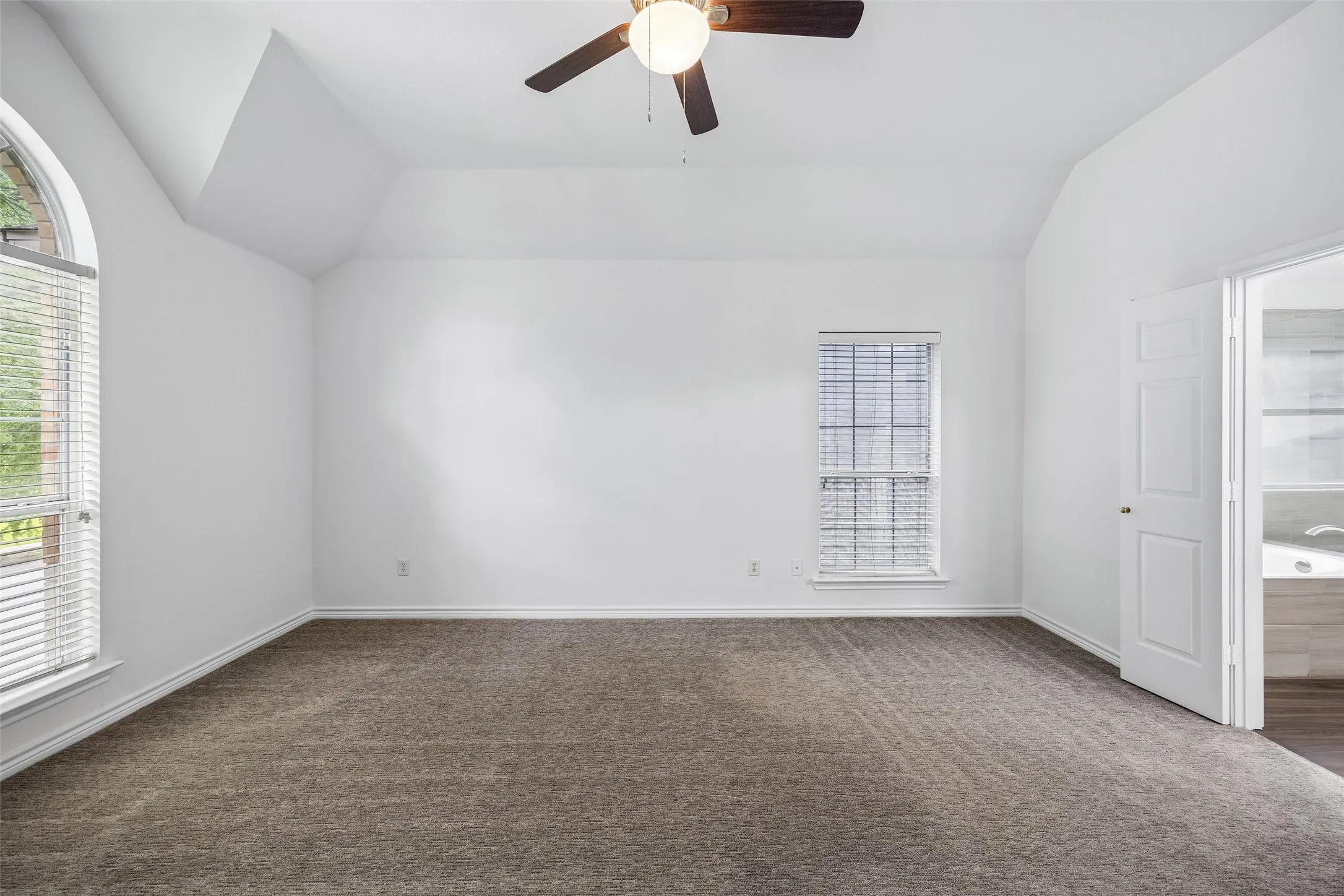 Single Family Residence For Sale in Collin County , 5228 Stone Brooke Crossing, Mc Kinney, Texas 75072, 4 Bedroom, 3 Bathroom, 2 Garage spaces, 2,602 Sqft, built in 1999, mls#21259062, Real Estate Agent in Mc Kinney, Homes For Sale in Collin county, Homes For Sale in Mc Kinney, Realtor in Mc Kinney Texas, Real Estate Brokerage Independent Realty Texas, Luminita Cordes Realtor