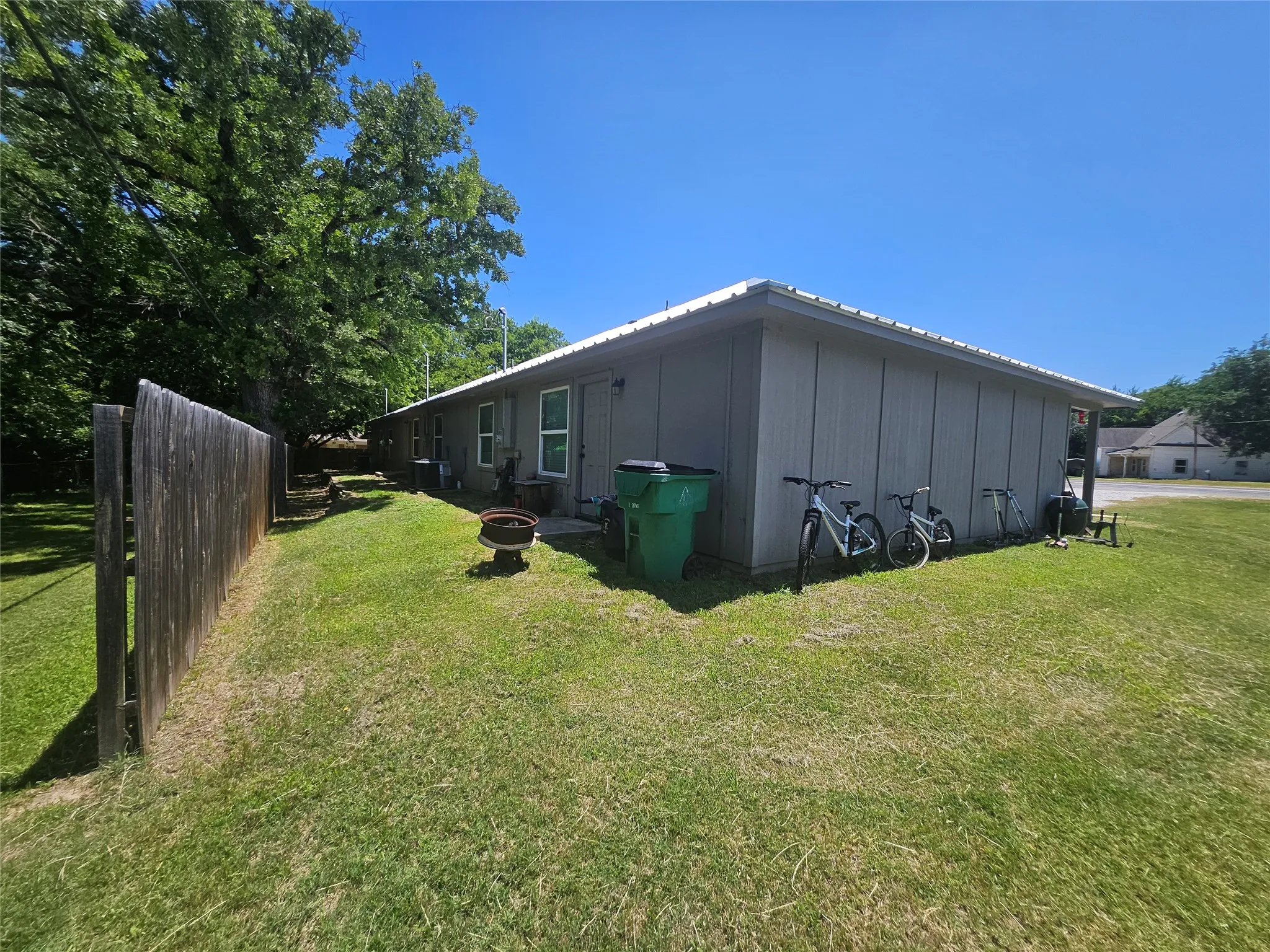 Triplex For Sale in Wise County , 412 W Franklin Street, Alvord, Texas 76225, 9 Bedroom, 6 Bathroom, Garage spaces, 0 Sqft, built in 2019, Price $570,000, mls#21293554, Real Estate Agent in Alvord, Homes For Sale in Wise county, Homes For Sale in Alvord, Realtor in Alvord Texas, Real Estate Brokerage Independent Realty Texas, Luminita Cordes Realtor