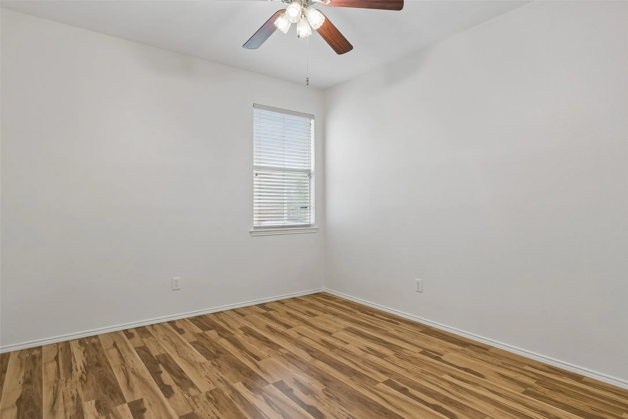 Single Family Residence For Sale in Collin County , 6508 Courtyards Drive, Mc Kinney, Texas 75072, 3 Bedroom, 2 Bathroom, 2 Garage spaces, 1,781 Sqft, built in 2001, mls#21293557, Real Estate Agent in Mc Kinney, Homes For Sale in Collin county, Homes For Sale in Mc Kinney, Realtor in Mc Kinney Texas, Real Estate Brokerage Independent Realty Texas, Luminita Cordes Realtor