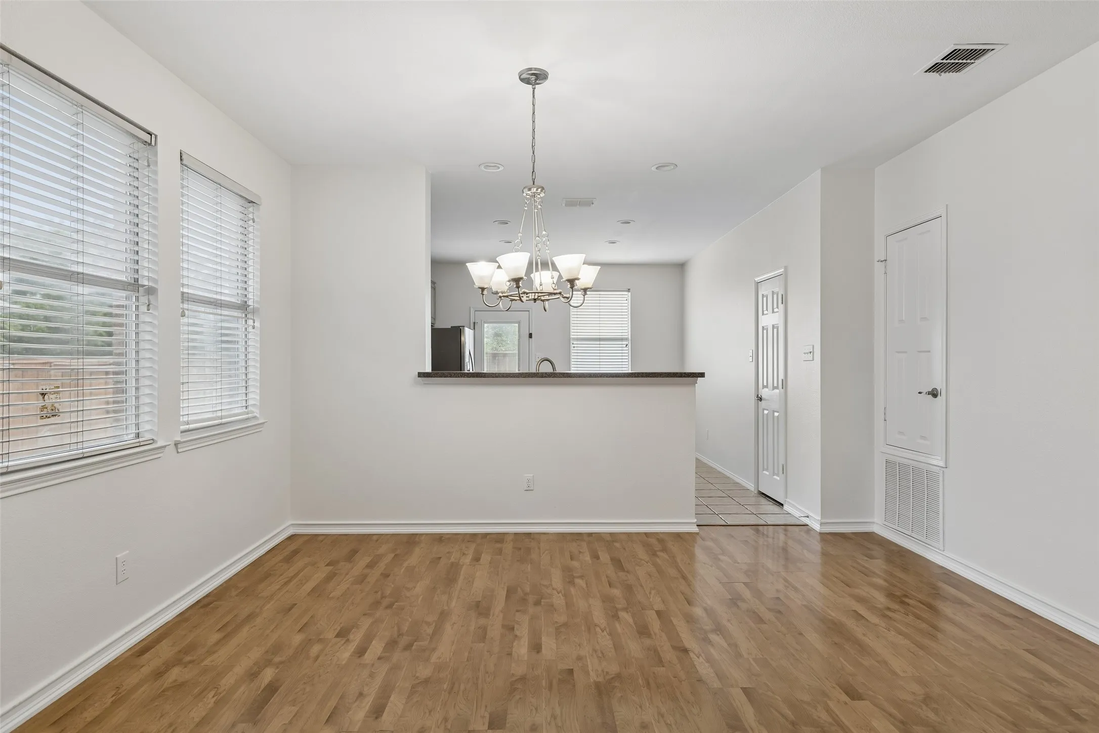 Single Family Residence For Sale in Collin County , 6508 Courtyards Drive, Mc Kinney, Texas 75072, 3 Bedroom, 2 Bathroom, 2 Garage spaces, 1,781 Sqft, built in 2001, mls#21293557, Real Estate Agent in Mc Kinney, Homes For Sale in Collin county, Homes For Sale in Mc Kinney, Realtor in Mc Kinney Texas, Real Estate Brokerage Independent Realty Texas, Luminita Cordes Realtor