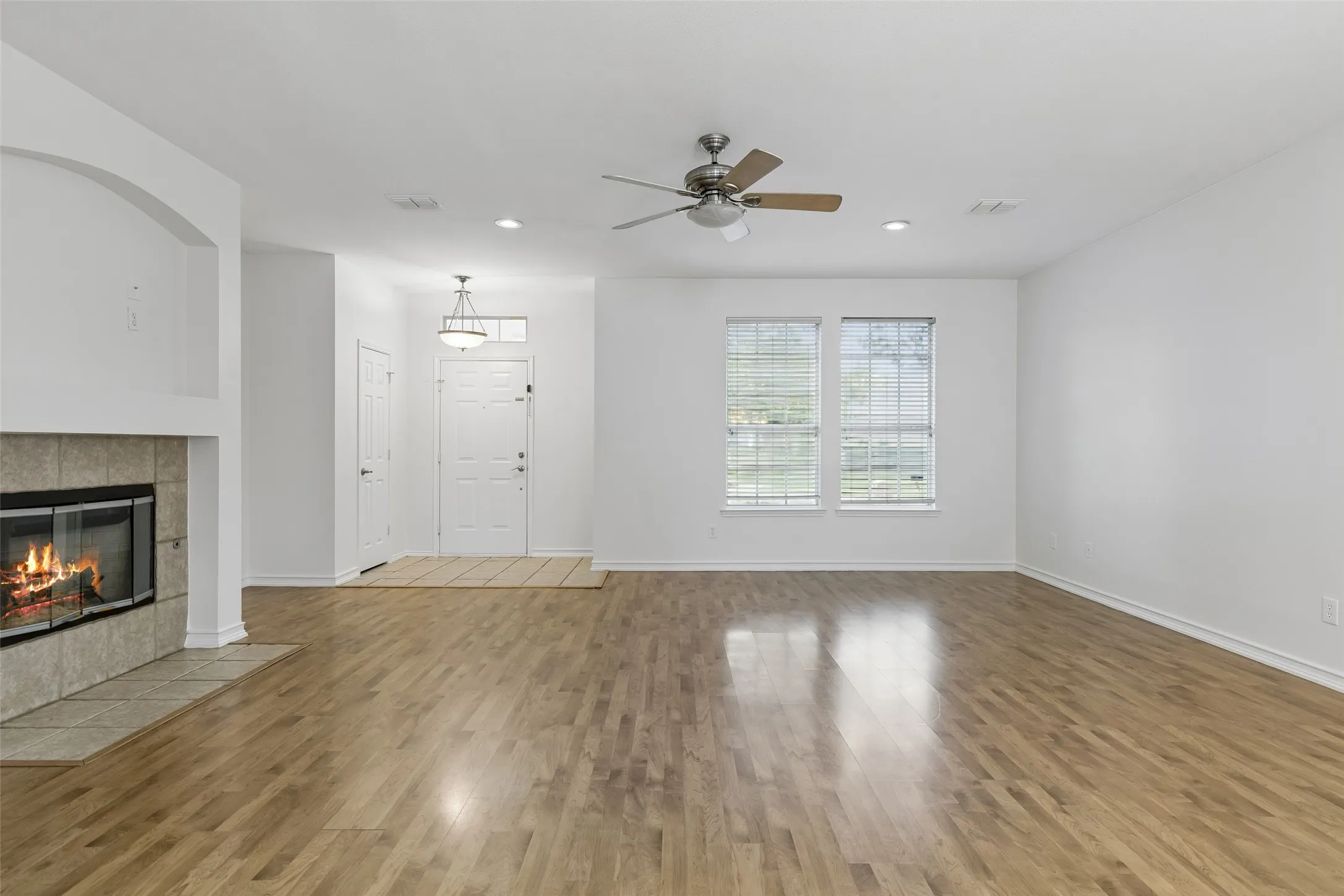 Single Family Residence For Sale in Collin County , 6508 Courtyards Drive, Mc Kinney, Texas 75072, 3 Bedroom, 2 Bathroom, 2 Garage spaces, 1,781 Sqft, built in 2001, mls#21293557, Real Estate Agent in Mc Kinney, Homes For Sale in Collin county, Homes For Sale in Mc Kinney, Realtor in Mc Kinney Texas, Real Estate Brokerage Independent Realty Texas, Luminita Cordes Realtor