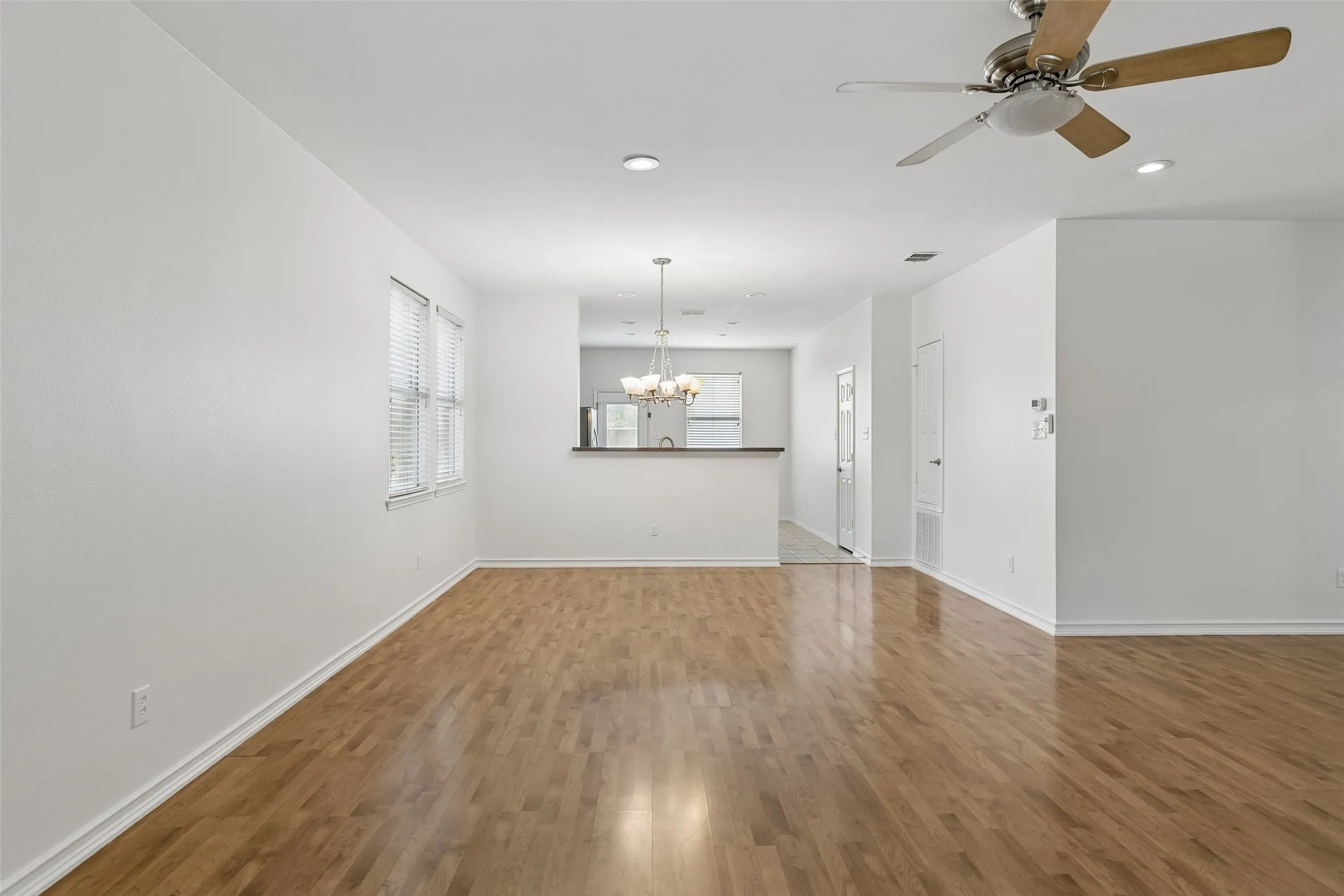 Single Family Residence For Sale in Collin County , 6508 Courtyards Drive, Mc Kinney, Texas 75072, 3 Bedroom, 2 Bathroom, 2 Garage spaces, 1,781 Sqft, built in 2001, mls#21293557, Real Estate Agent in Mc Kinney, Homes For Sale in Collin county, Homes For Sale in Mc Kinney, Realtor in Mc Kinney Texas, Real Estate Brokerage Independent Realty Texas, Luminita Cordes Realtor