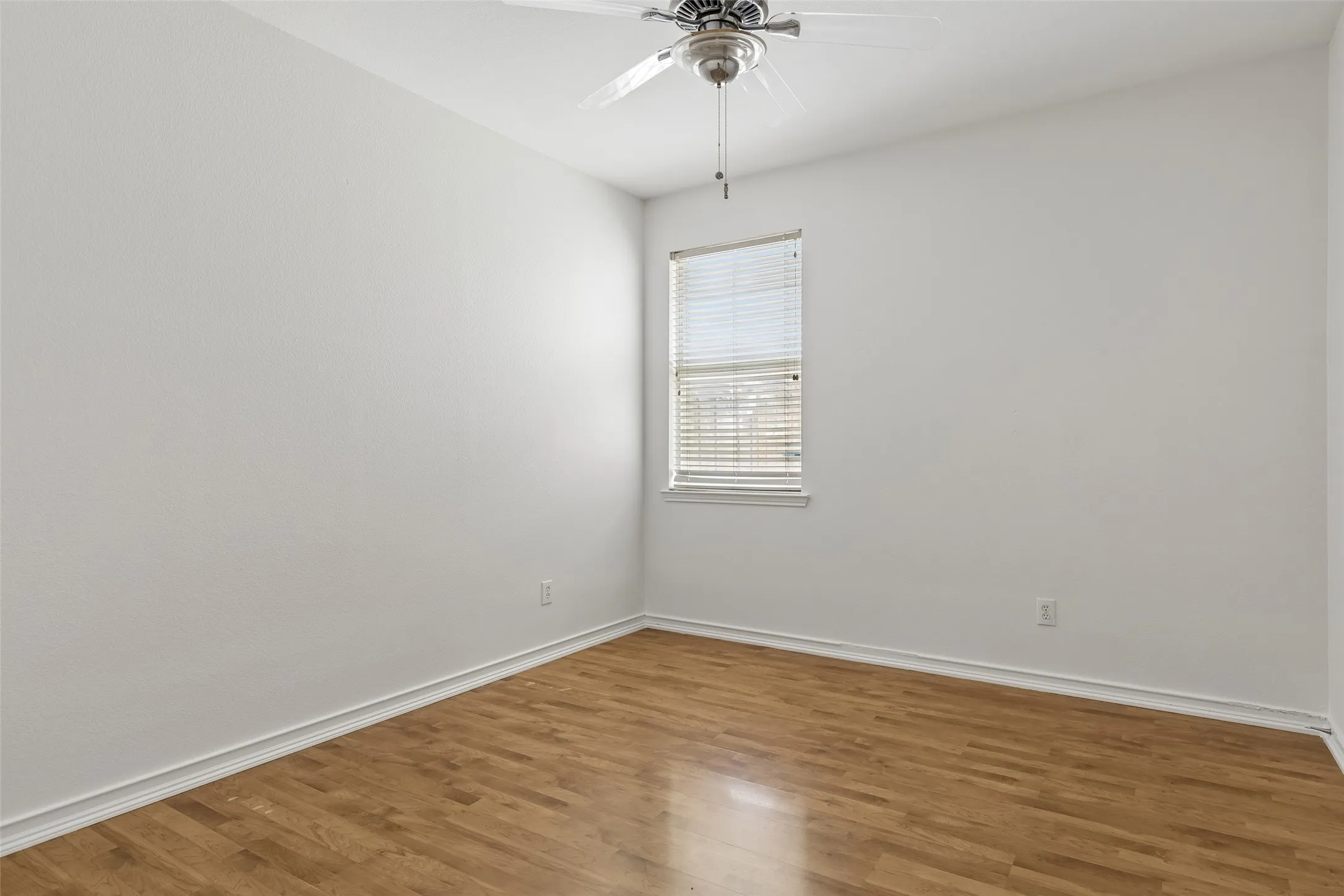 Single Family Residence For Sale in Collin County , 6508 Courtyards Drive, Mc Kinney, Texas 75072, 3 Bedroom, 2 Bathroom, 2 Garage spaces, 1,781 Sqft, built in 2001, mls#21293557, Real Estate Agent in Mc Kinney, Homes For Sale in Collin county, Homes For Sale in Mc Kinney, Realtor in Mc Kinney Texas, Real Estate Brokerage Independent Realty Texas, Luminita Cordes Realtor