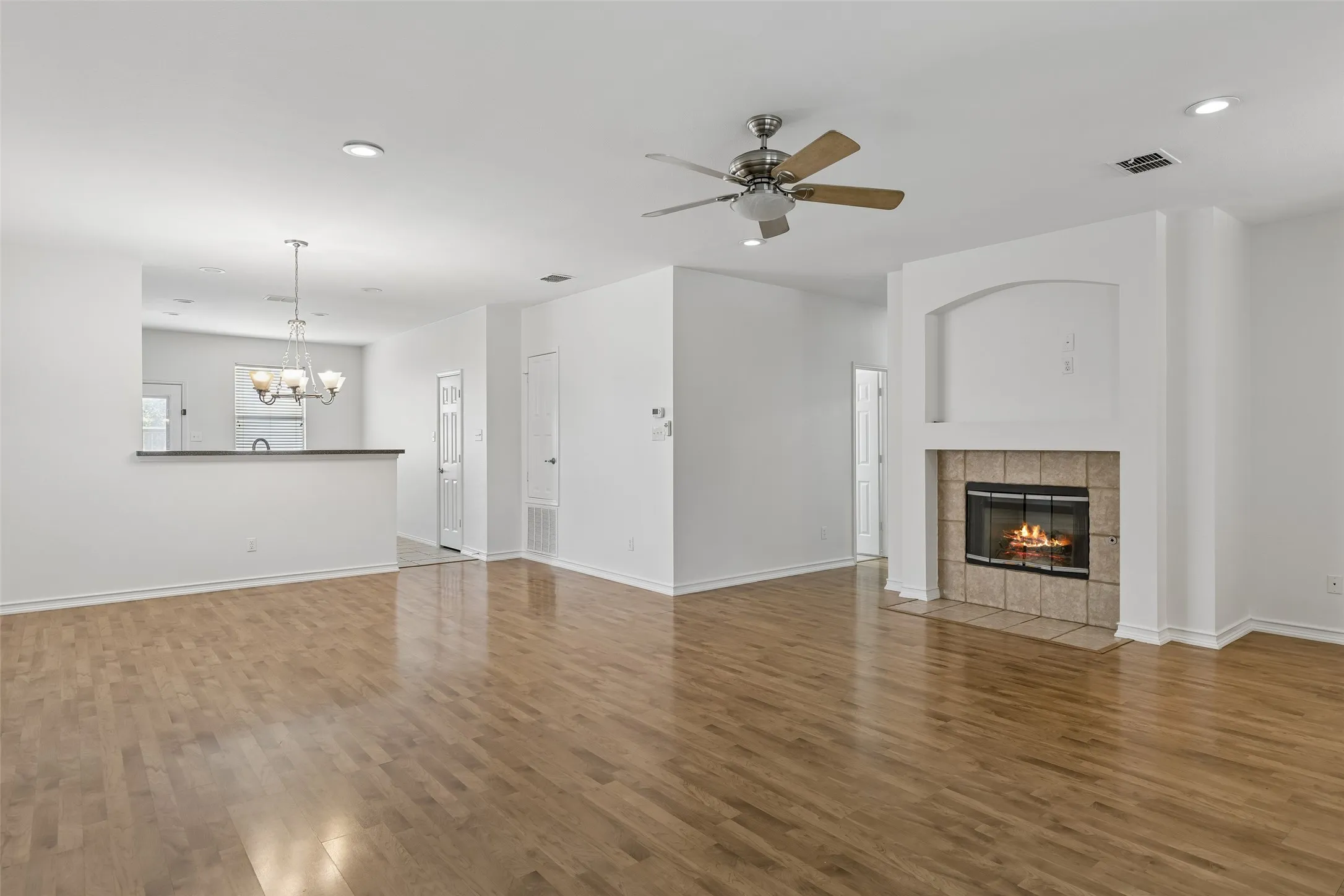 Single Family Residence For Sale in Collin County , 6508 Courtyards Drive, Mc Kinney, Texas 75072, 3 Bedroom, 2 Bathroom, 2 Garage spaces, 1,781 Sqft, built in 2001, mls#21293557, Real Estate Agent in Mc Kinney, Homes For Sale in Collin county, Homes For Sale in Mc Kinney, Realtor in Mc Kinney Texas, Real Estate Brokerage Independent Realty Texas, Luminita Cordes Realtor