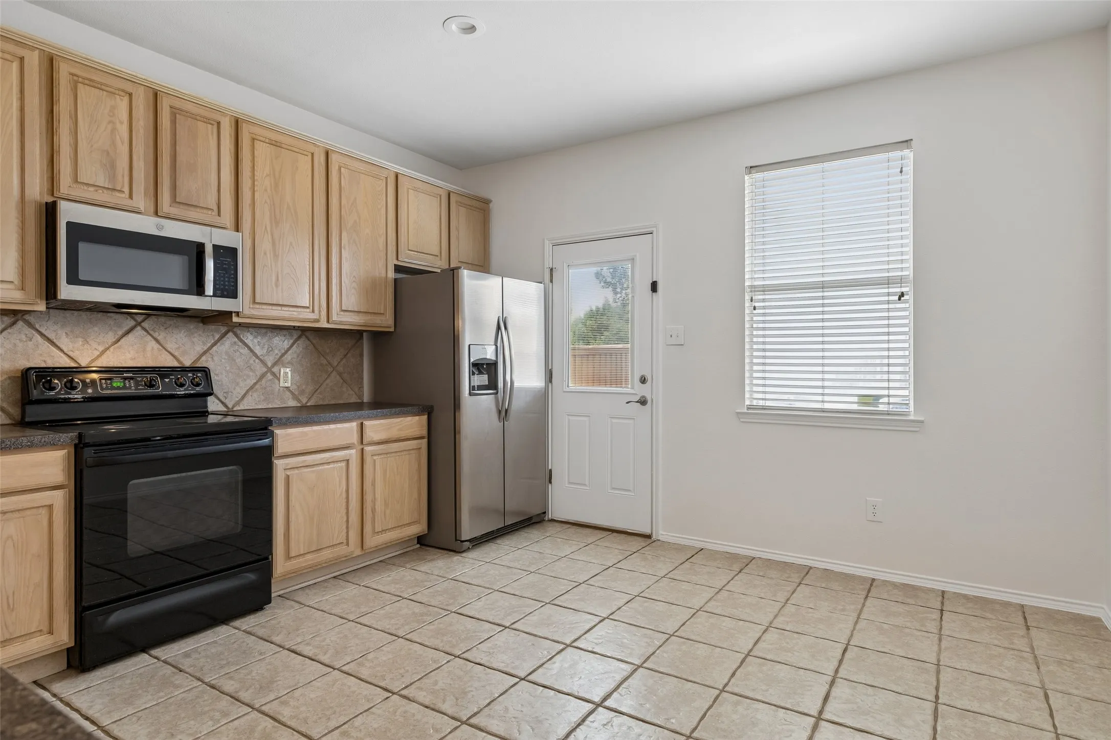Single Family Residence For Sale in Collin County , 6508 Courtyards Drive, Mc Kinney, Texas 75072, 3 Bedroom, 2 Bathroom, 2 Garage spaces, 1,781 Sqft, built in 2001, mls#21293557, Real Estate Agent in Mc Kinney, Homes For Sale in Collin county, Homes For Sale in Mc Kinney, Realtor in Mc Kinney Texas, Real Estate Brokerage Independent Realty Texas, Luminita Cordes Realtor
