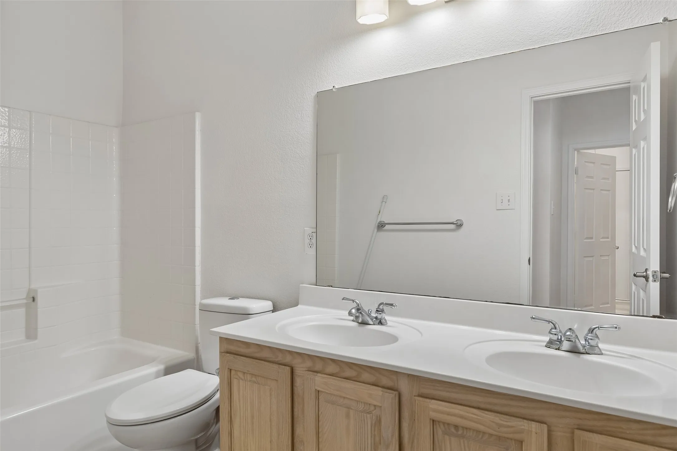 Single Family Residence For Sale in Collin County , 6508 Courtyards Drive, Mc Kinney, Texas 75072, 3 Bedroom, 2 Bathroom, 2 Garage spaces, 1,781 Sqft, built in 2001, mls#21293557, Real Estate Agent in Mc Kinney, Homes For Sale in Collin county, Homes For Sale in Mc Kinney, Realtor in Mc Kinney Texas, Real Estate Brokerage Independent Realty Texas, Luminita Cordes Realtor