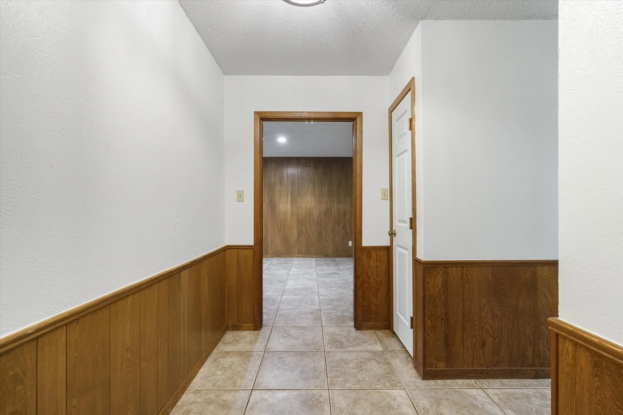 Single Family Residence For Sale in Van Zandt County , 599 S Oak Street, Van, Texas 75790, 3 Bedroom, 2 Bathroom, 2 Garage spaces, 1,757 Sqft, built in 1970, mls#21293572, Real Estate Agent in Van, Homes For Sale in Van Zandt county, Homes For Sale in Van, Realtor in Van Texas, Real Estate Brokerage Independent Realty Texas, Luminita Cordes Realtor