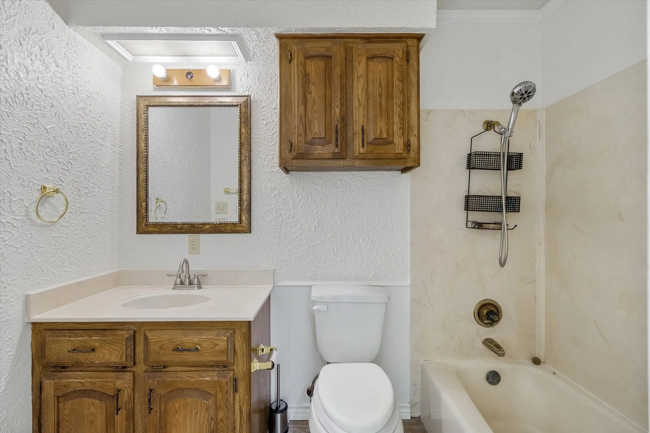 Single Family Residence For Sale in Van Zandt County , 599 S Oak Street, Van, Texas 75790, 3 Bedroom, 2 Bathroom, 2 Garage spaces, 1,757 Sqft, built in 1970, mls#21293572, Real Estate Agent in Van, Homes For Sale in Van Zandt county, Homes For Sale in Van, Realtor in Van Texas, Real Estate Brokerage Independent Realty Texas, Luminita Cordes Realtor