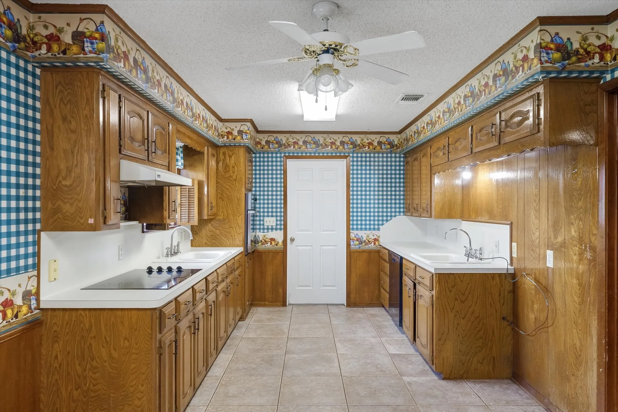 Single Family Residence For Sale in Van Zandt County , 599 S Oak Street, Van, Texas 75790, 3 Bedroom, 2 Bathroom, 2 Garage spaces, 1,757 Sqft, built in 1970, mls#21293572, Real Estate Agent in Van, Homes For Sale in Van Zandt county, Homes For Sale in Van, Realtor in Van Texas, Real Estate Brokerage Independent Realty Texas, Luminita Cordes Realtor