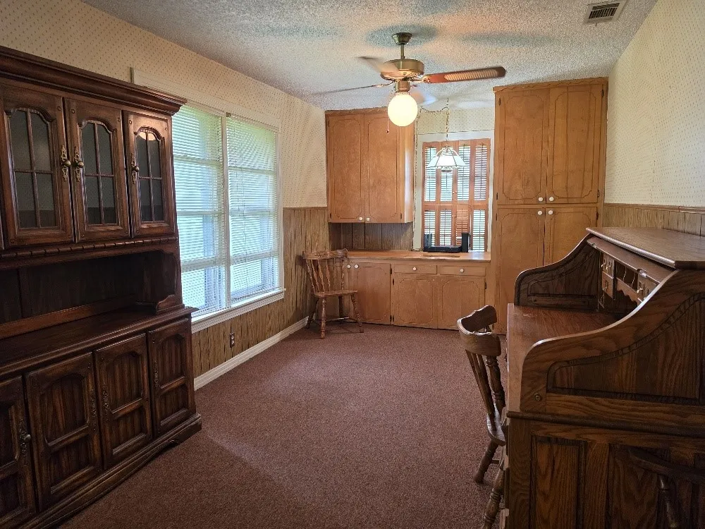 Single Family Residence For Sale in Johnson County , 215 Woodard Avenue, Cleburne, Texas 76033, 3 Bedroom, 2 Bathroom, Garage spaces, 2,046 Sqft, built in 1952, mls#21293590, Real Estate Agent in Cleburne, Homes For Sale in Johnson county, Homes For Sale in Cleburne, Realtor in Cleburne Texas, Real Estate Brokerage Independent Realty Texas, Luminita Cordes Realtor