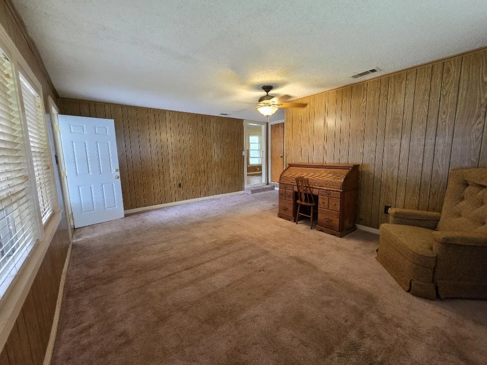 Single Family Residence For Sale in Johnson County , 215 Woodard Avenue, Cleburne, Texas 76033, 3 Bedroom, 2 Bathroom, Garage spaces, 2,046 Sqft, built in 1952, mls#21293590, Real Estate Agent in Cleburne, Homes For Sale in Johnson county, Homes For Sale in Cleburne, Realtor in Cleburne Texas, Real Estate Brokerage Independent Realty Texas, Luminita Cordes Realtor