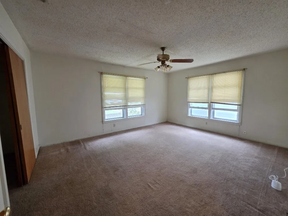 Single Family Residence For Sale in Johnson County , 215 Woodard Avenue, Cleburne, Texas 76033, 3 Bedroom, 2 Bathroom, Garage spaces, 2,046 Sqft, built in 1952, mls#21293590, Real Estate Agent in Cleburne, Homes For Sale in Johnson county, Homes For Sale in Cleburne, Realtor in Cleburne Texas, Real Estate Brokerage Independent Realty Texas, Luminita Cordes Realtor