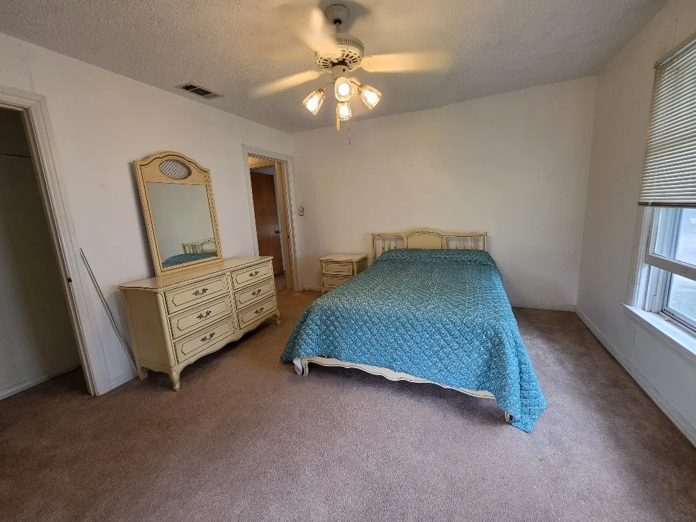 Single Family Residence For Sale in Johnson County , 215 Woodard Avenue, Cleburne, Texas 76033, 3 Bedroom, 2 Bathroom, Garage spaces, 2,046 Sqft, built in 1952, mls#21293590, Real Estate Agent in Cleburne, Homes For Sale in Johnson county, Homes For Sale in Cleburne, Realtor in Cleburne Texas, Real Estate Brokerage Independent Realty Texas, Luminita Cordes Realtor
