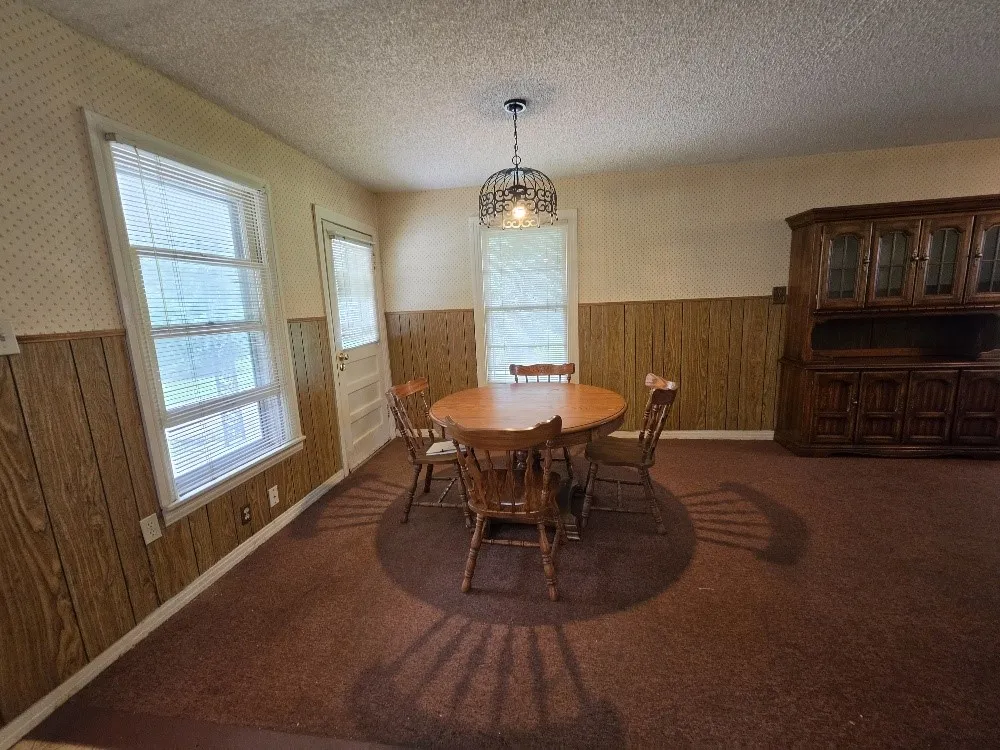 Single Family Residence For Sale in Johnson County , 215 Woodard Avenue, Cleburne, Texas 76033, 3 Bedroom, 2 Bathroom, Garage spaces, 2,046 Sqft, built in 1952, mls#21293590, Real Estate Agent in Cleburne, Homes For Sale in Johnson county, Homes For Sale in Cleburne, Realtor in Cleburne Texas, Real Estate Brokerage Independent Realty Texas, Luminita Cordes Realtor