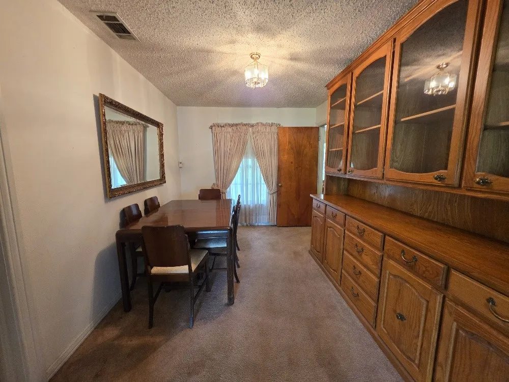 Single Family Residence For Sale in Johnson County , 215 Woodard Avenue, Cleburne, Texas 76033, 3 Bedroom, 2 Bathroom, Garage spaces, 2,046 Sqft, built in 1952, mls#21293590, Real Estate Agent in Cleburne, Homes For Sale in Johnson county, Homes For Sale in Cleburne, Realtor in Cleburne Texas, Real Estate Brokerage Independent Realty Texas, Luminita Cordes Realtor